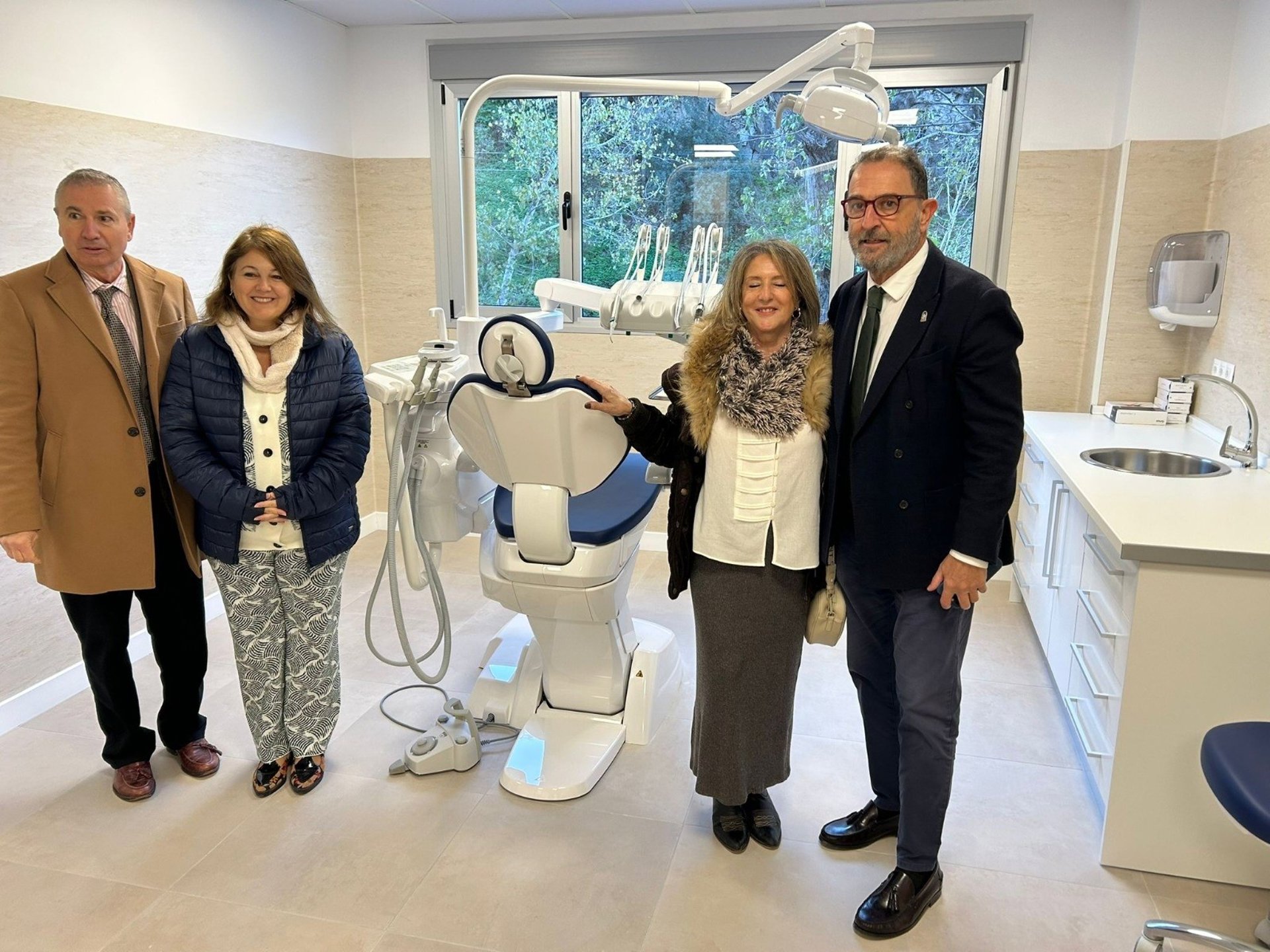 La Junta renueva el equipamiento de odontología en seis centros de salud de Axarquía