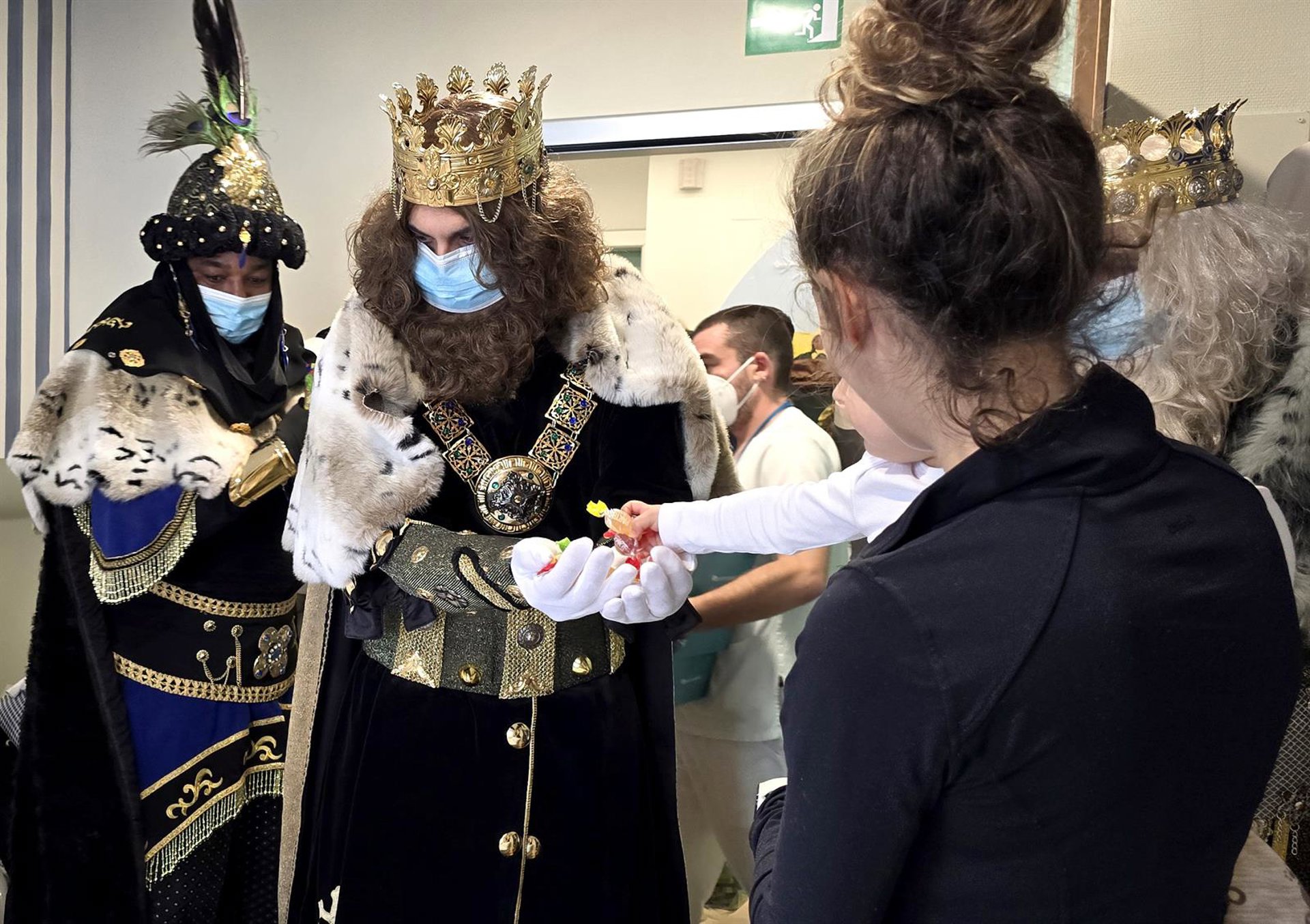 Los Reyes Magos visitan a los niños ingresados en el Hospital Quirónsalud Marbella