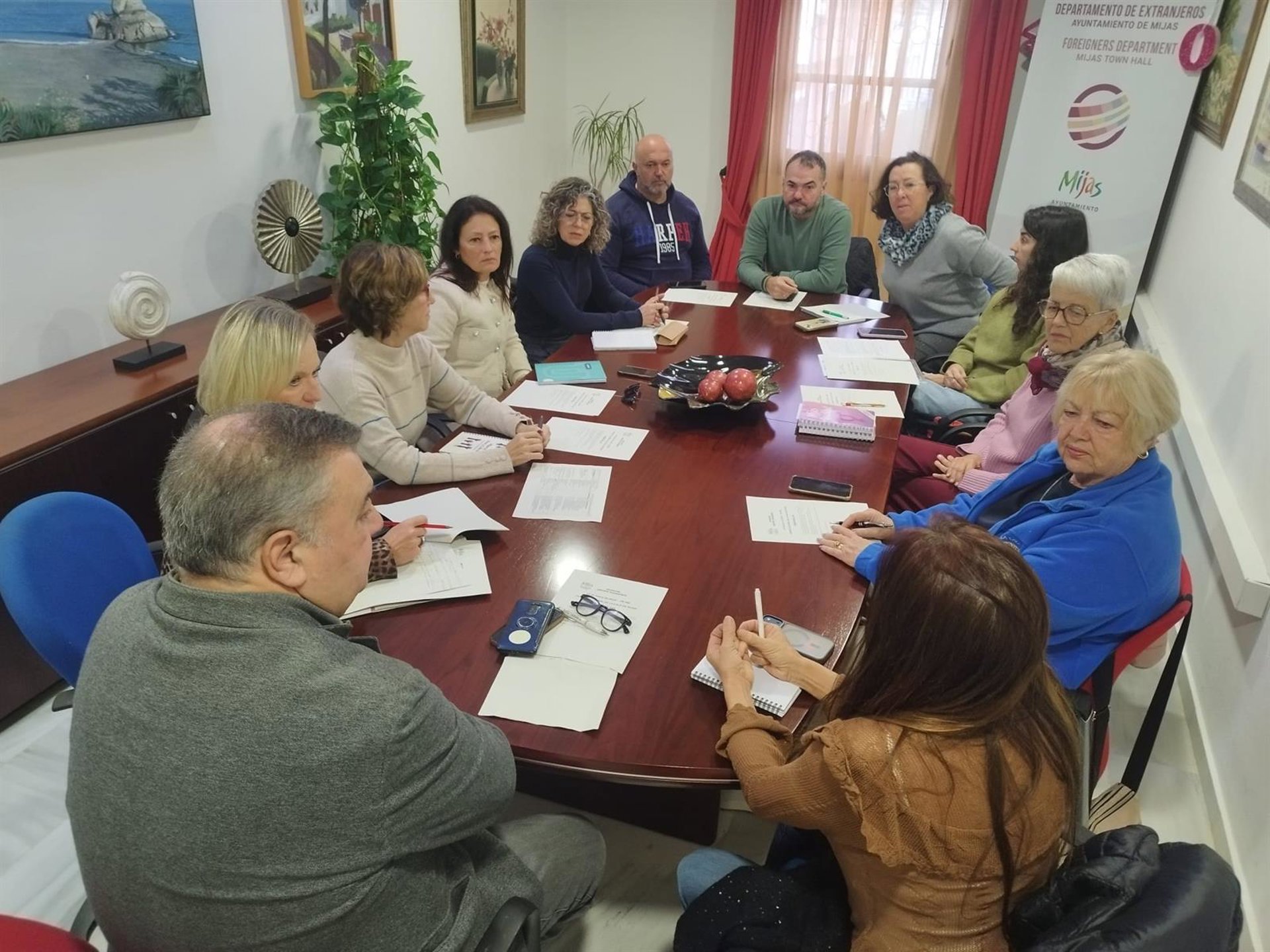 Mijas analiza la coordinación de esfuerzos contra la violencia de género ejercida contra mujeres extranjeras