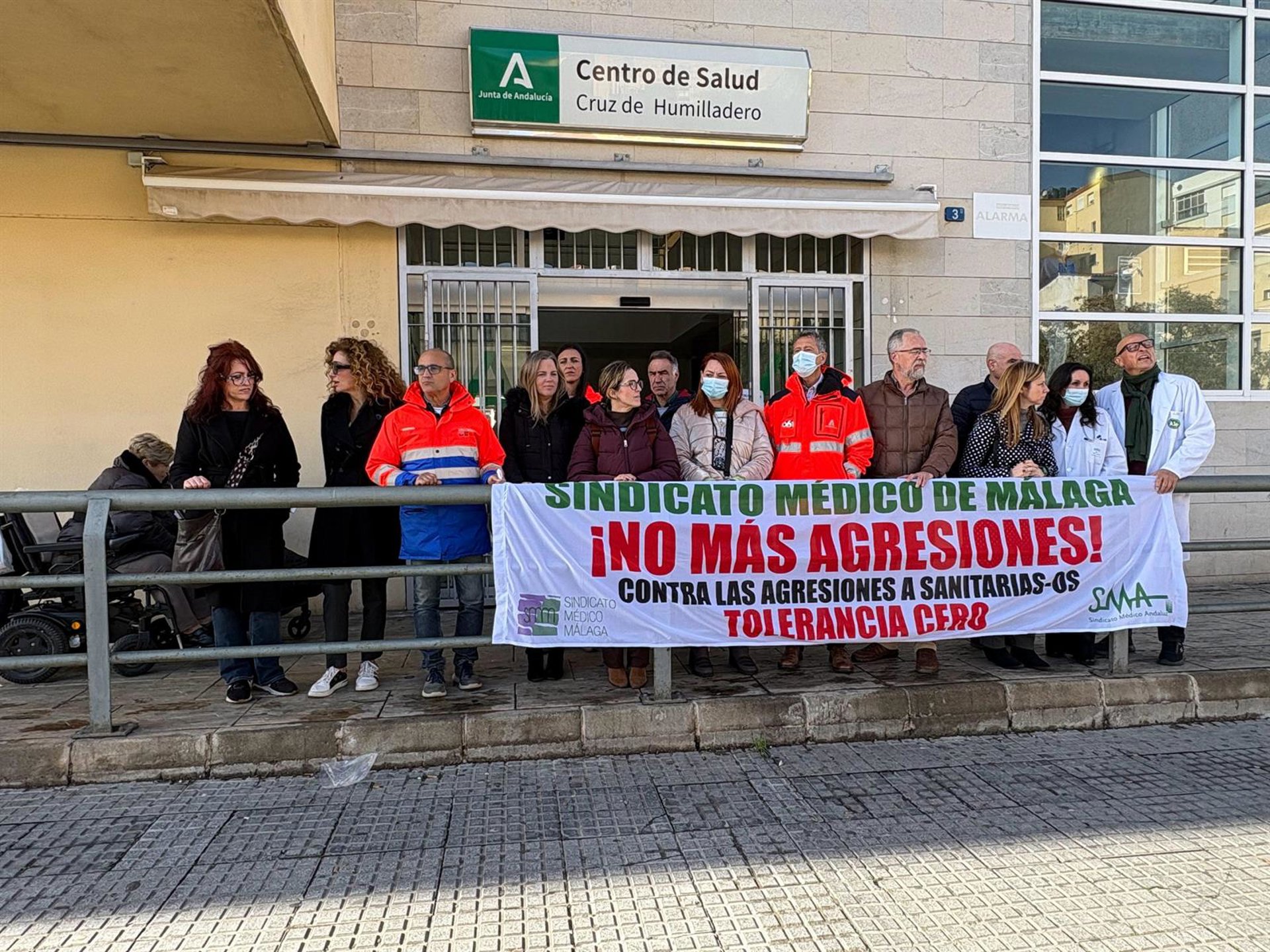 Una usuaria violenta una sala de espera, insulta e intenta agredir a una facultativa en Nochevieja