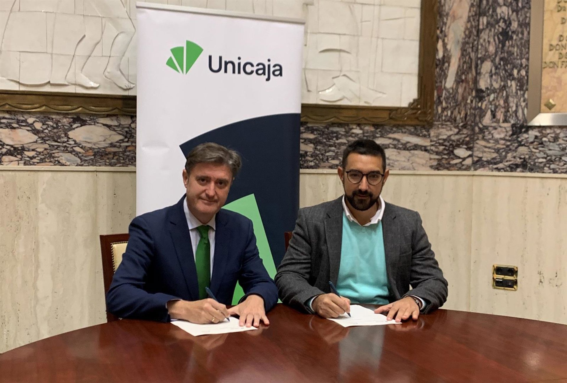 Unicaja fortalece su apoyo al tejido empresarial de Antequera a través de ACIA