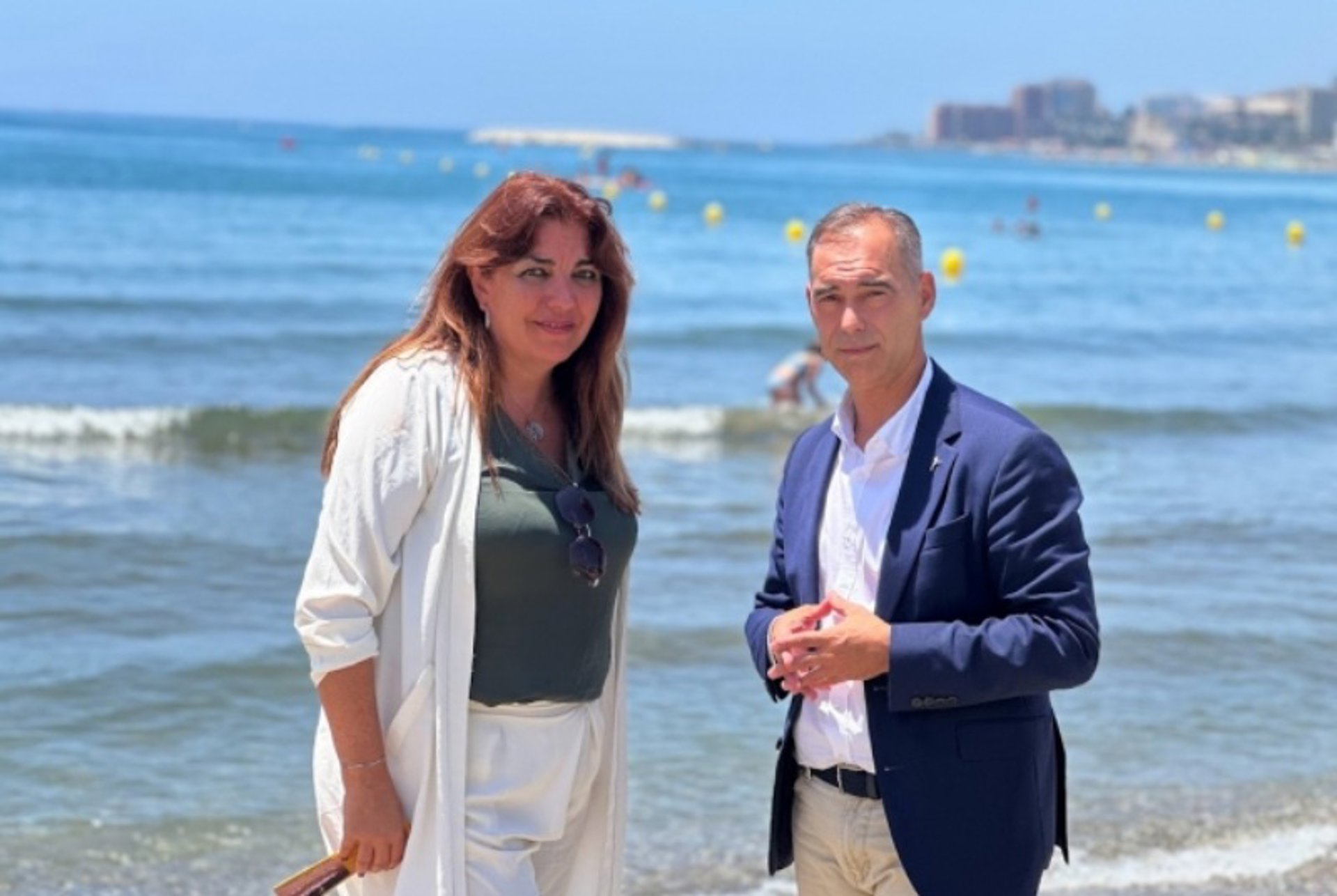 Alcalde de Benalmádena pide a Gobierno inversiones que garanticen buen estado de las playas para Semana Santa
