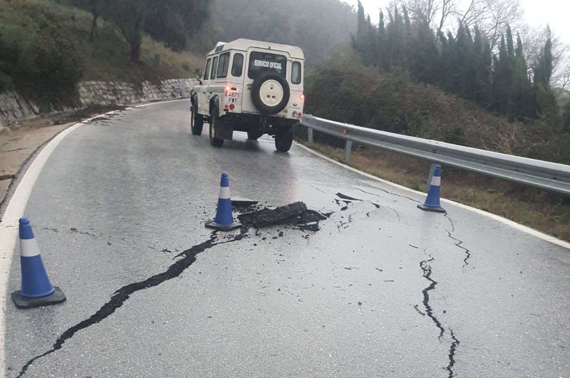 Aumentan a nueve las carreteras cortadas en la provincia por el temporal