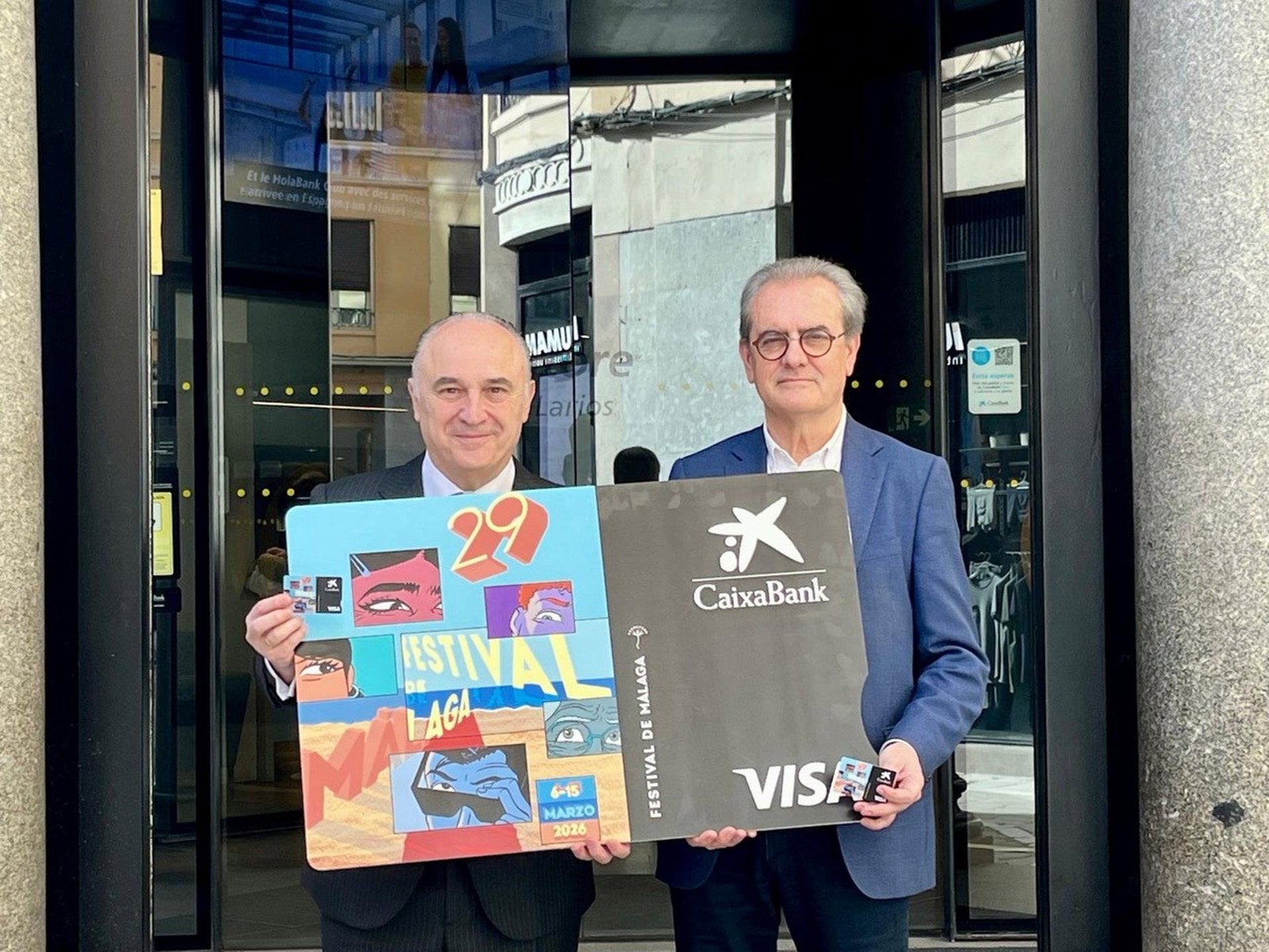 CaixaBank emite 650 tarjetas prepago para que el Festival de Málaga facilite las dietas a sus invitados