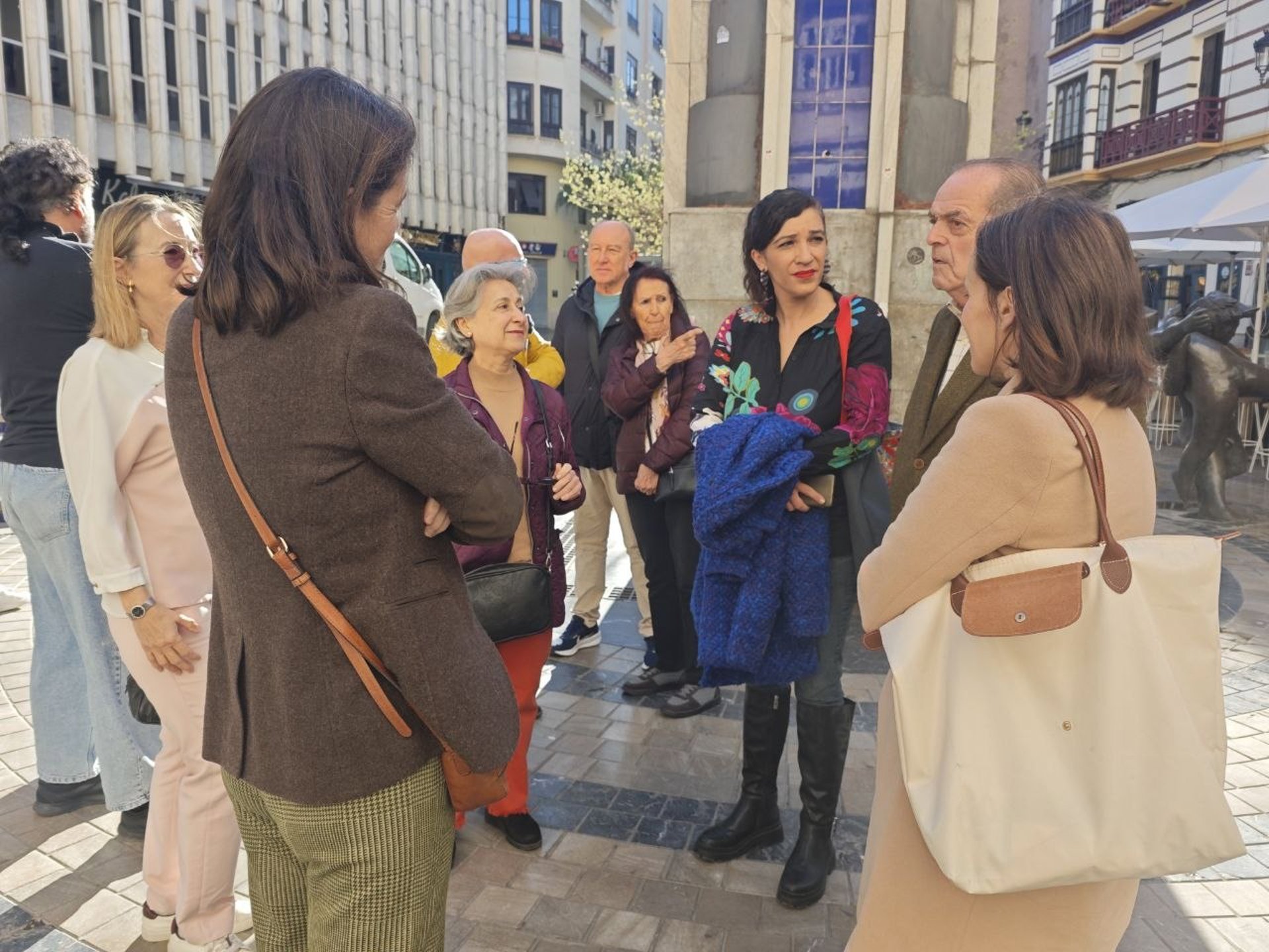Con Málaga exige medidas ante la conversión de locales en infraviviendas y apartamentos turísticos