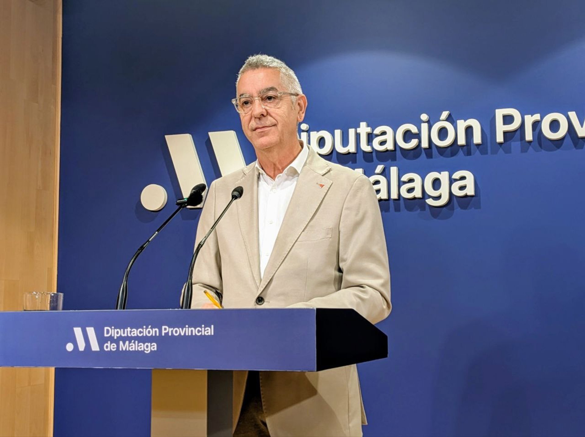 Con Málaga pide "frenar los desahucios en Manilva"