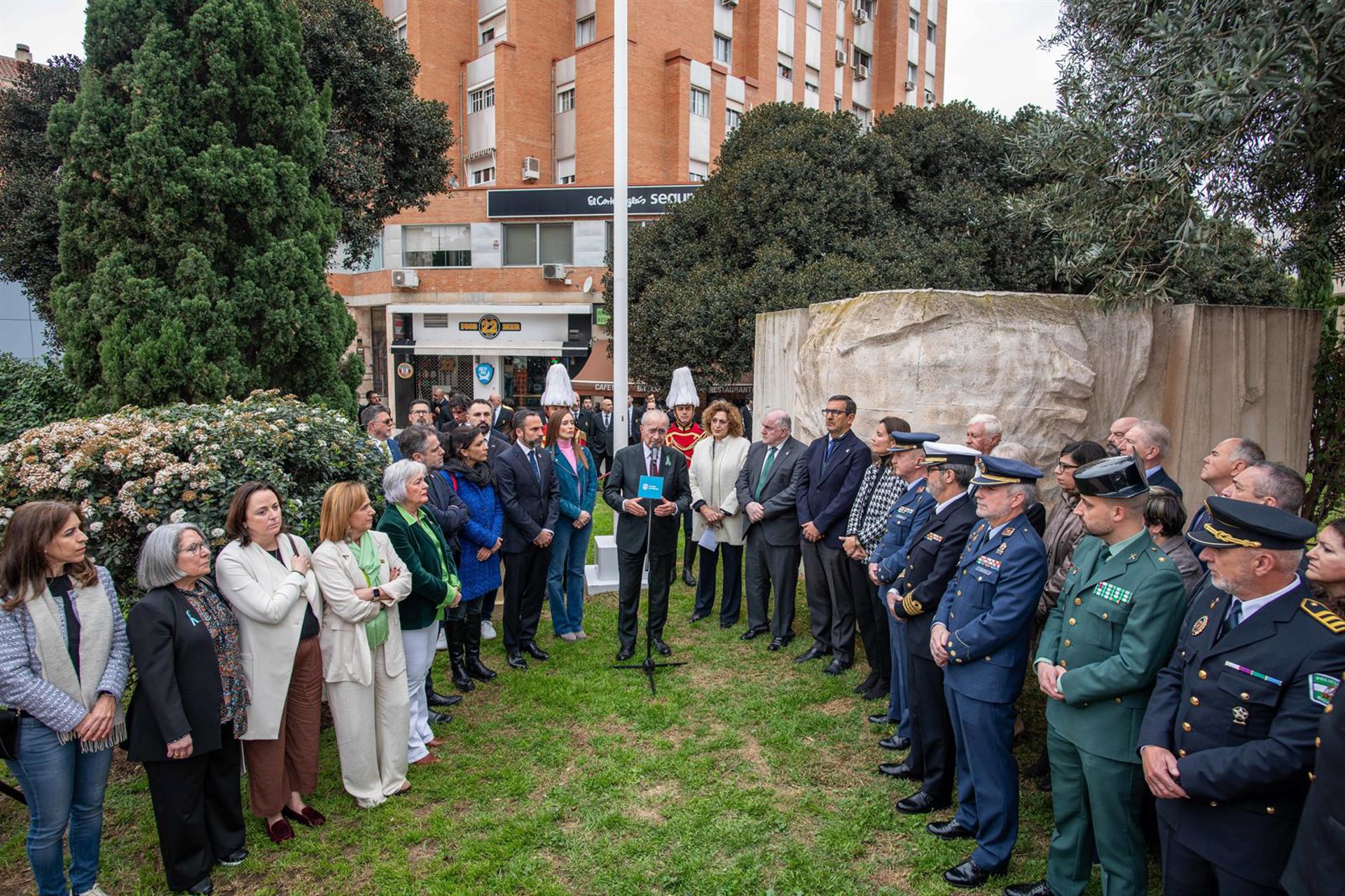 De la Torre destaca el 28F que Andalucía es "tierra abierta a todos" y "Málaga es una ciudad acogedora"