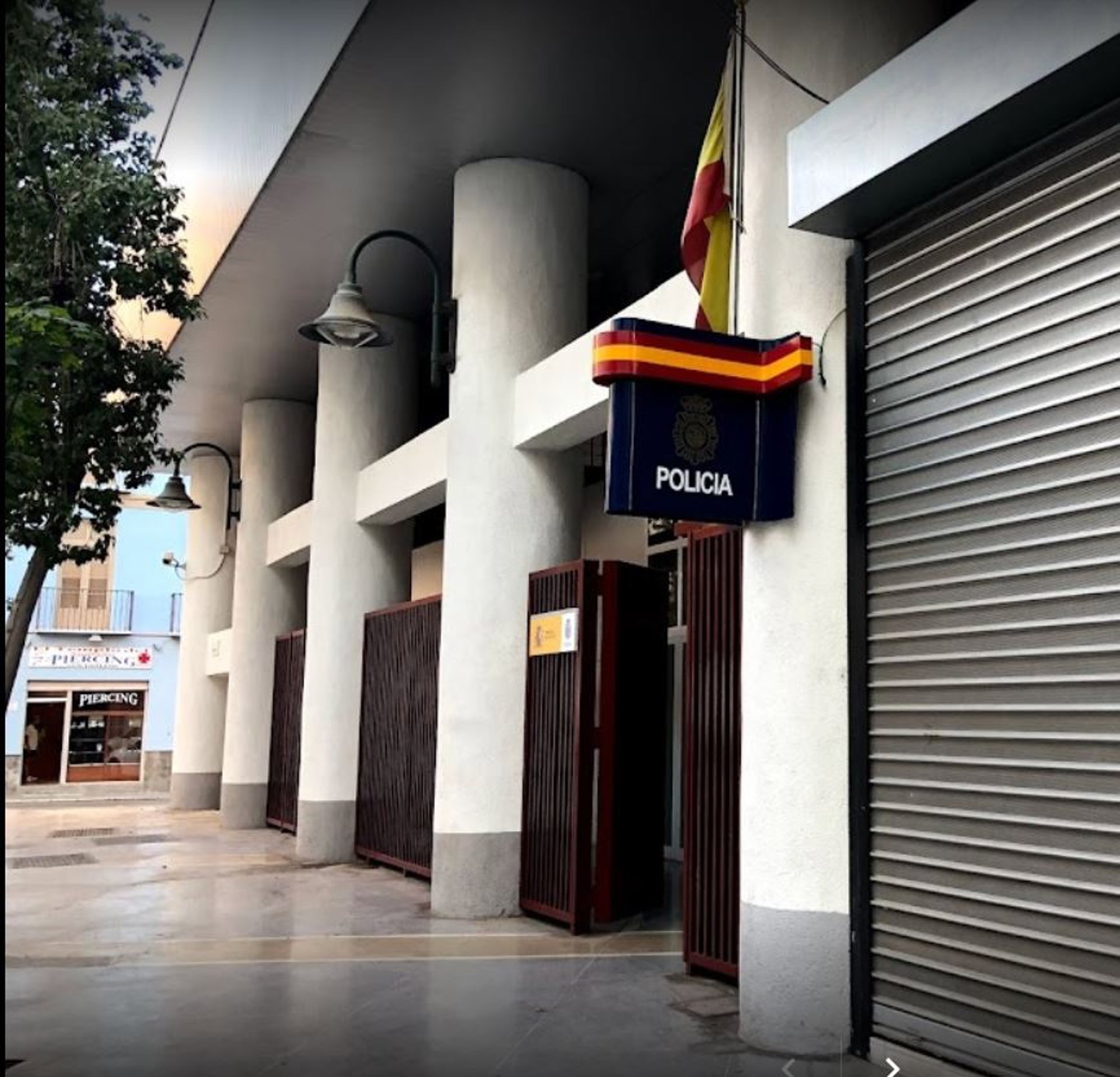 Detenida una empleada de una perfumería por copiar claves de tarjetas de clientes para saldar deudas