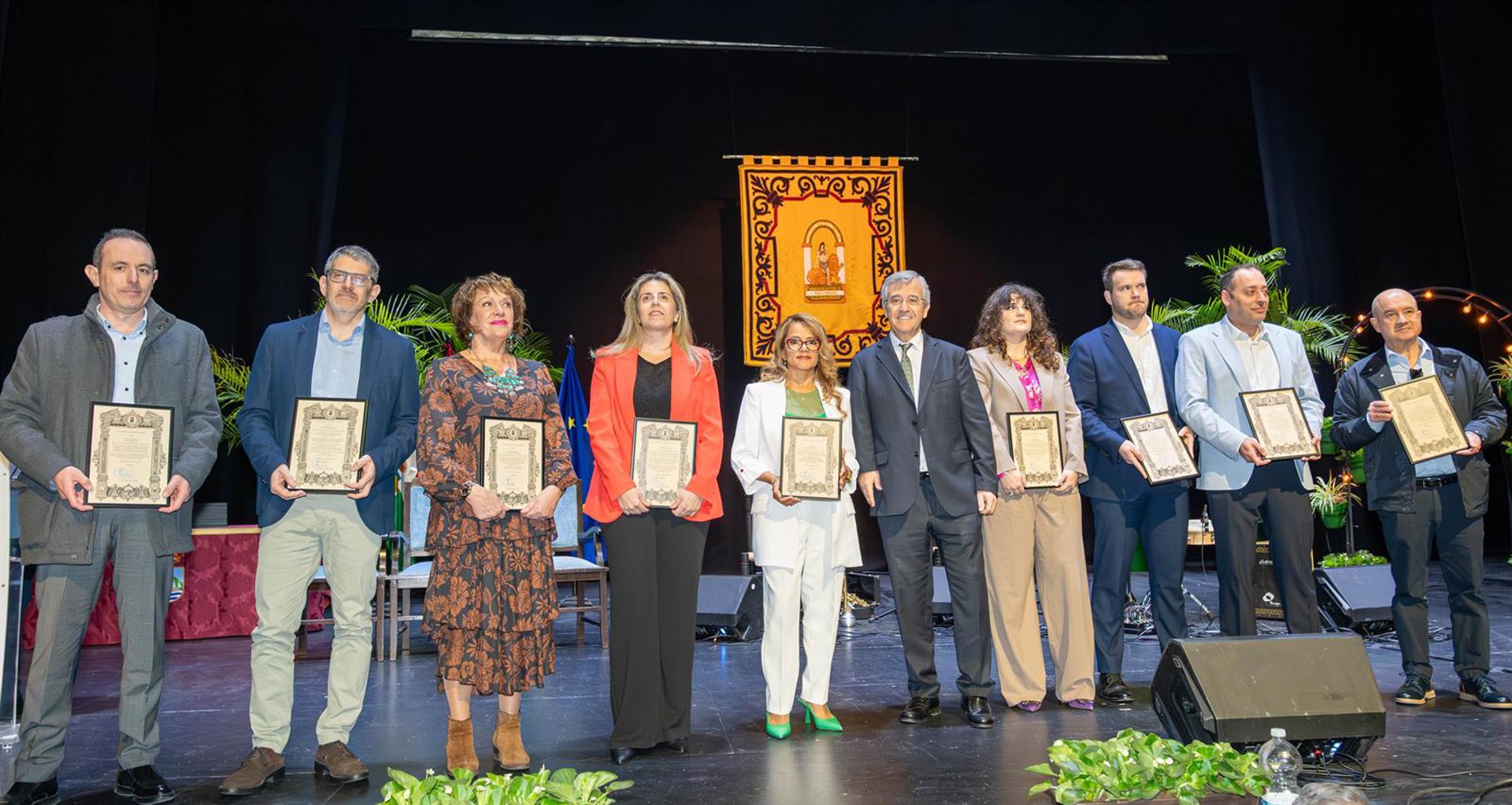 El Ayuntamiento de Estepona reconoce en el acto institucional del Día de Andalucía al sector sanitario