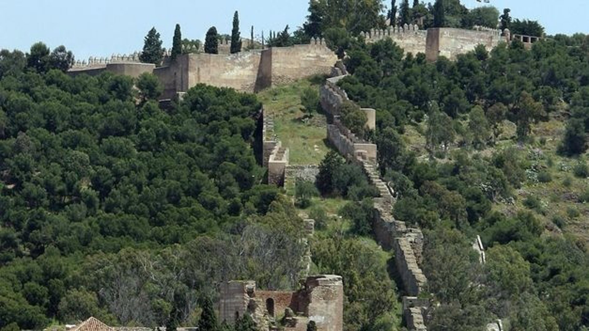 El Ayuntamiento de Málaga vuelve a cerrar parques, la Alcazaba y Gibralfaro por previsión de viento
