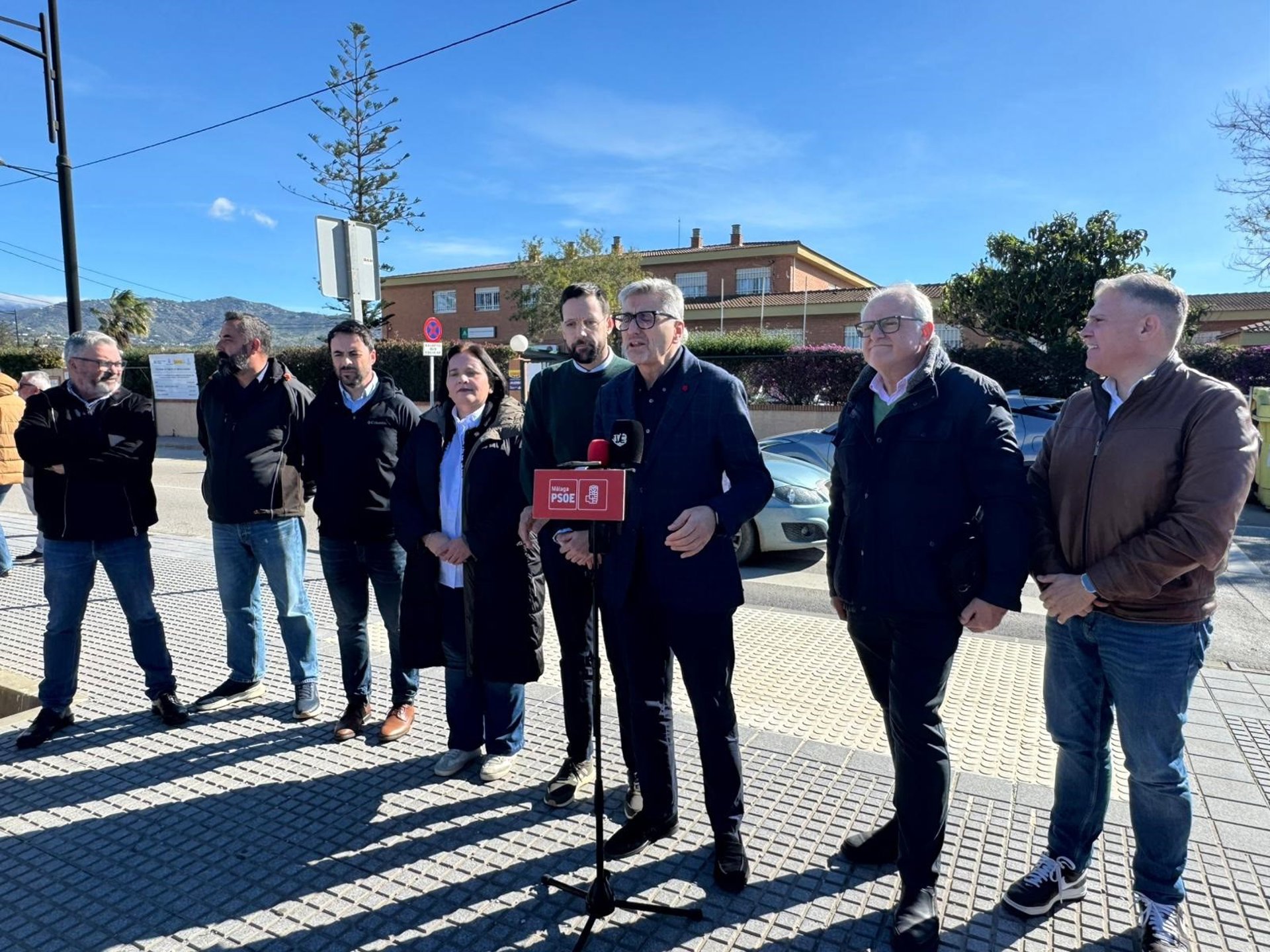 El PSOE critica "una treintena de incumplimientos de Juanma Moreno con la Axarquía"