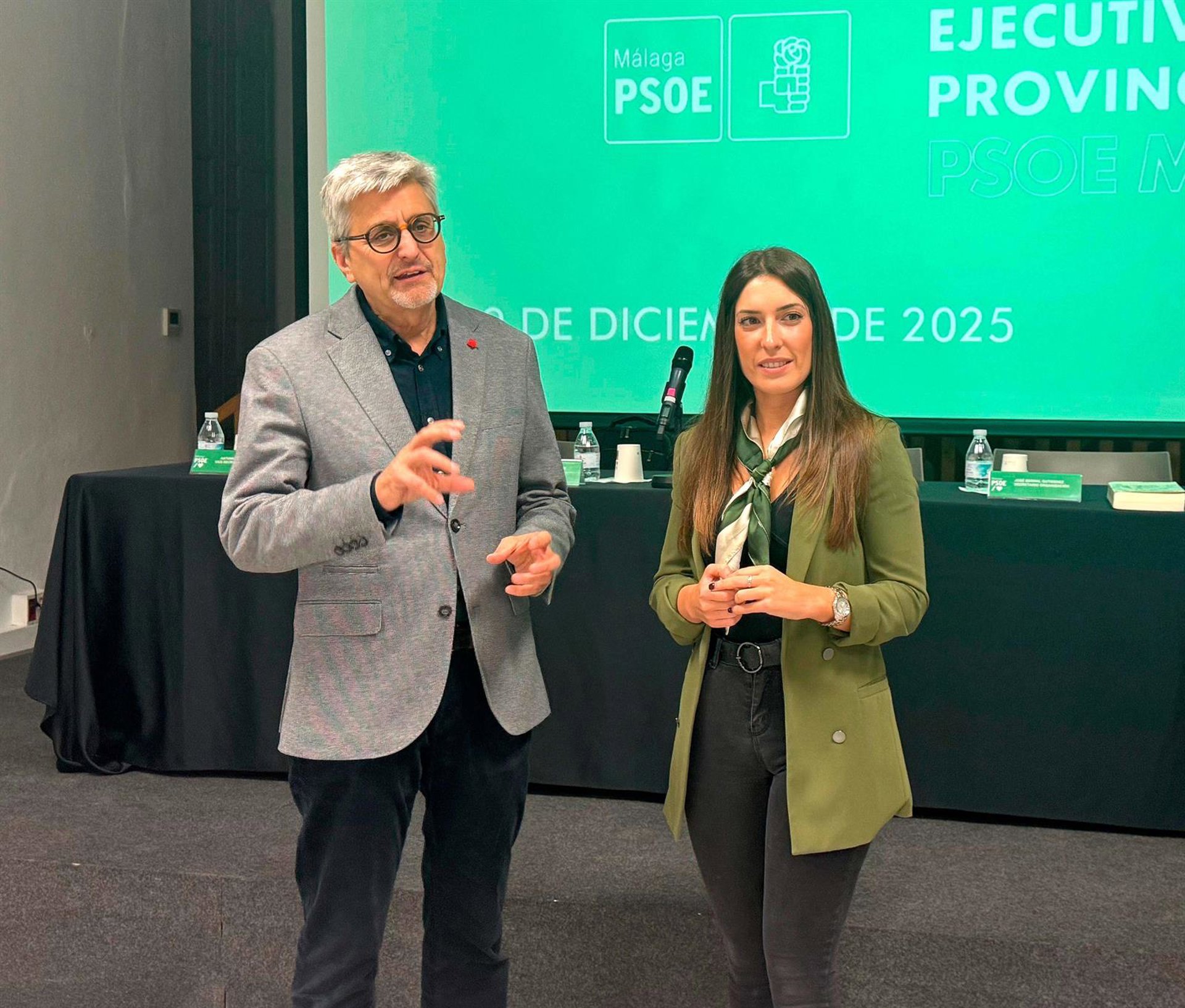 El PSOE lleva al Parlamento andaluz las esculturas del Puerto