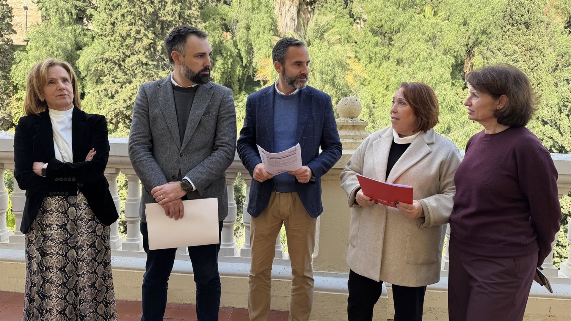 El PSOE llevará a comisión municipal "la paralización inmediata" de la instalación de las estatuas en el Puerto