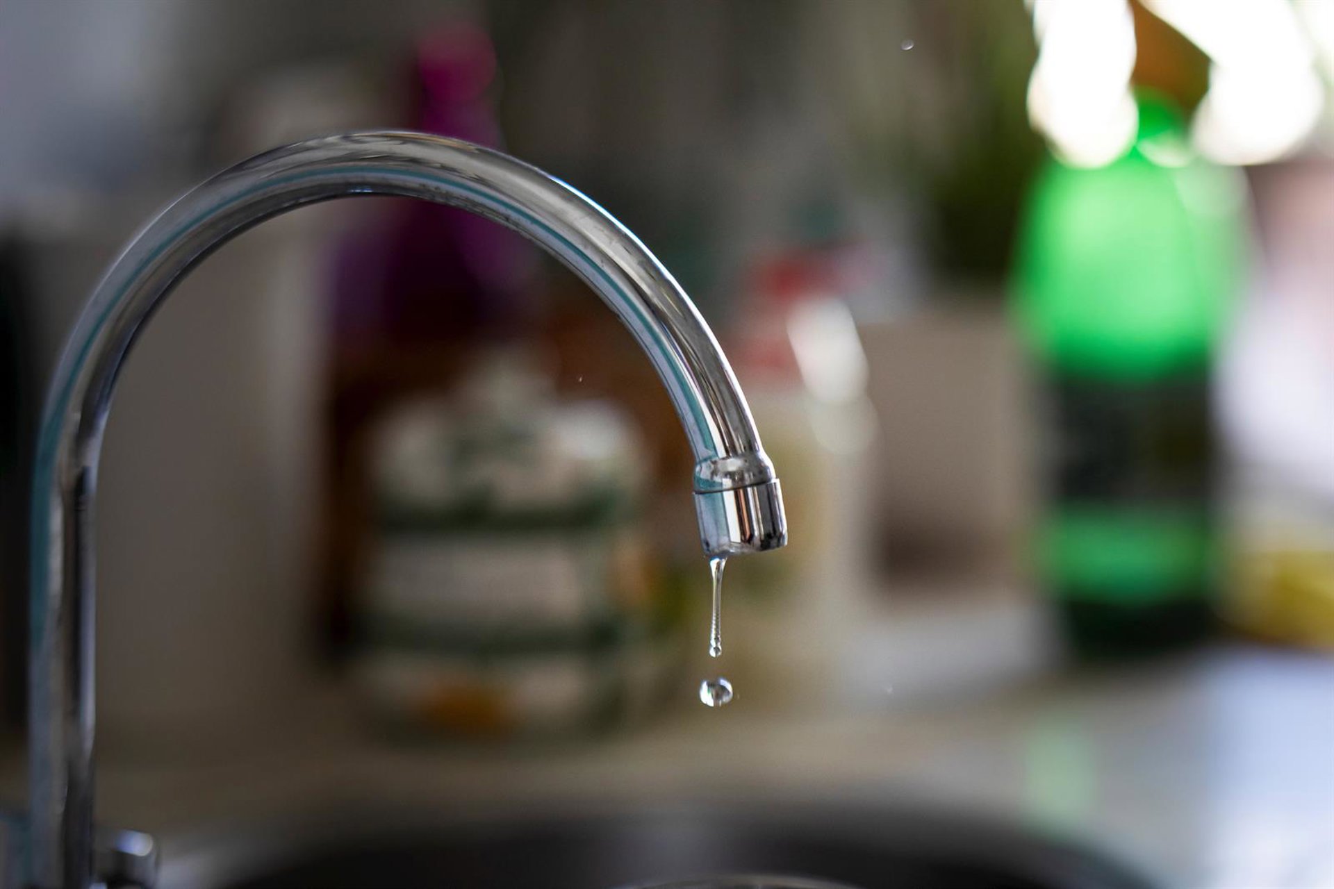 El agua de la red municipal de Cortes de la Frontera presenta turbidez y queda prohibido su consumo