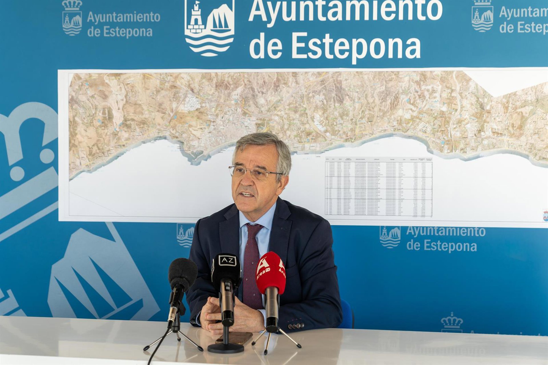 El alcalde de Estepona presenta una serie de medidas que posibilitan iniciar la construcción de más de 500 VPO