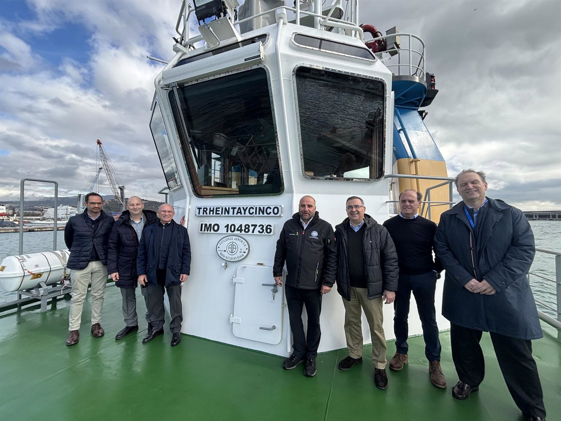 El nuevo remolcador Trheintaycinco ya opera en el Puerto de Málaga