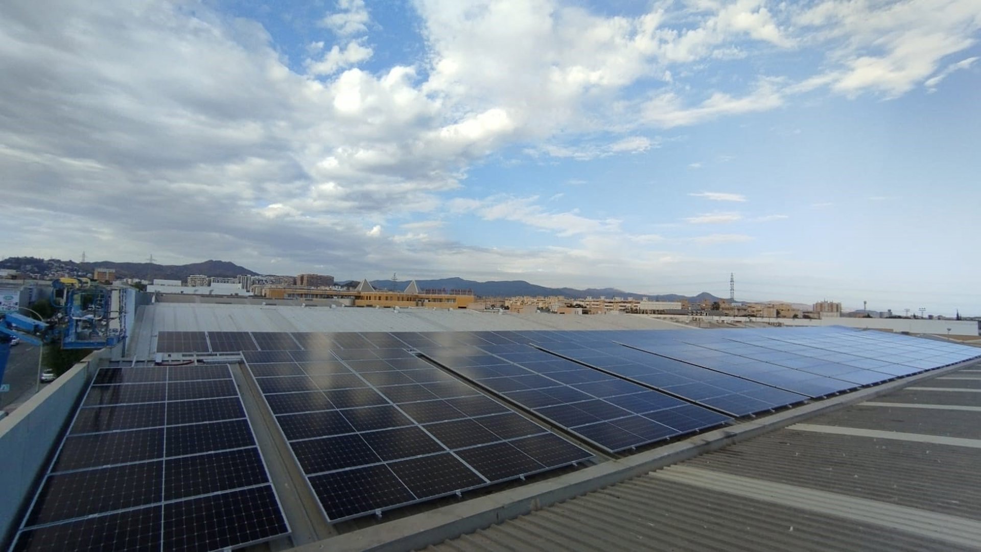 Iberdrola impulsa tres comunidades solares en Málaga y Álora para acercar el autoconsumo a 660 familias