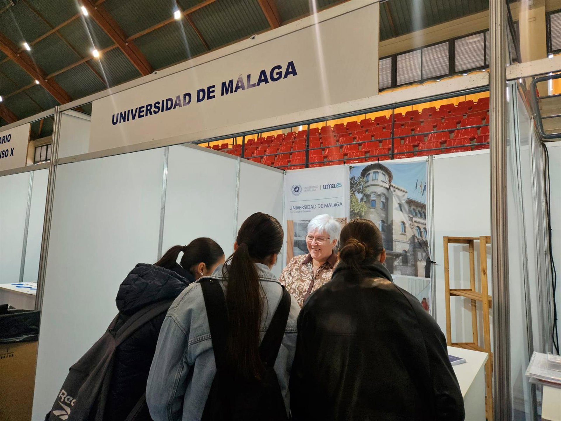 La UMA muestra su oferta académica en el salón del estudiante de Lucena