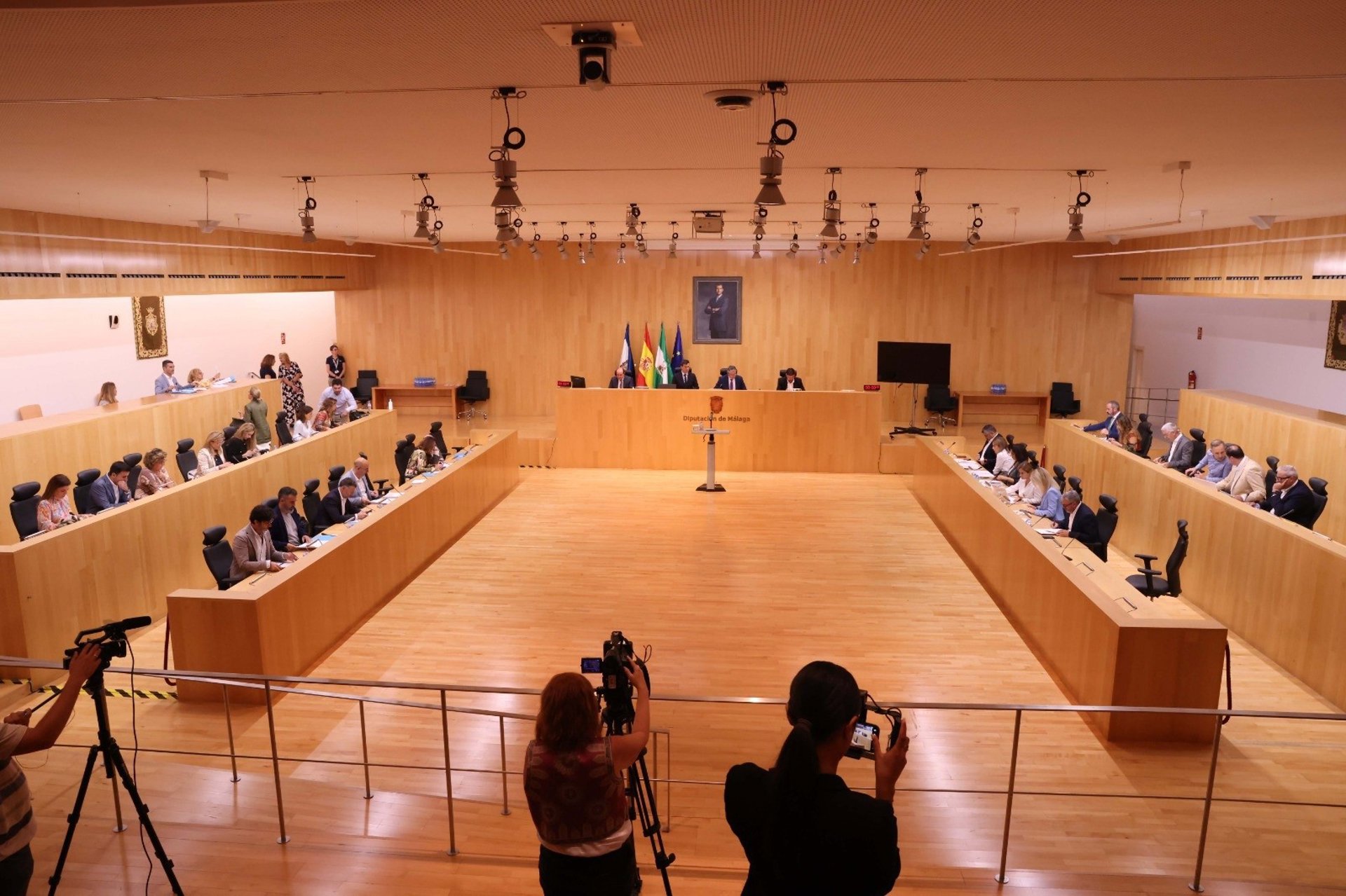 Las ayudas para reconstruir los pueblos y el litoral tras las borrascas, protagonistas del pleno de Diputación