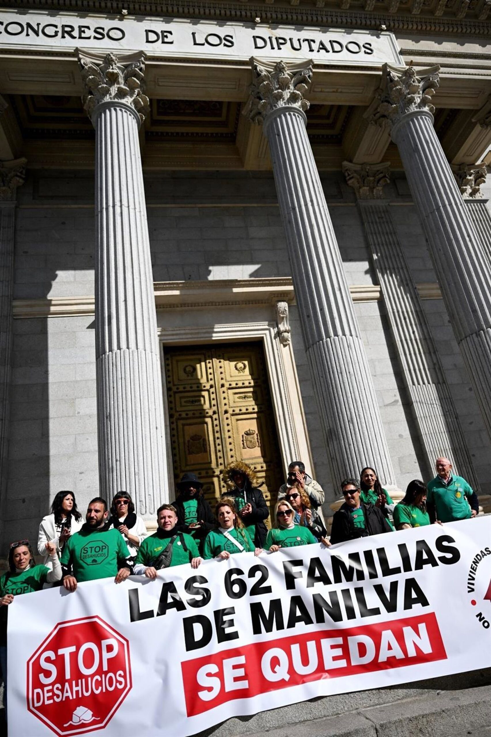 Podemos pide en el Congreso evitar el desahucio de 62 familias en Manilva y propone expropiar el edificio