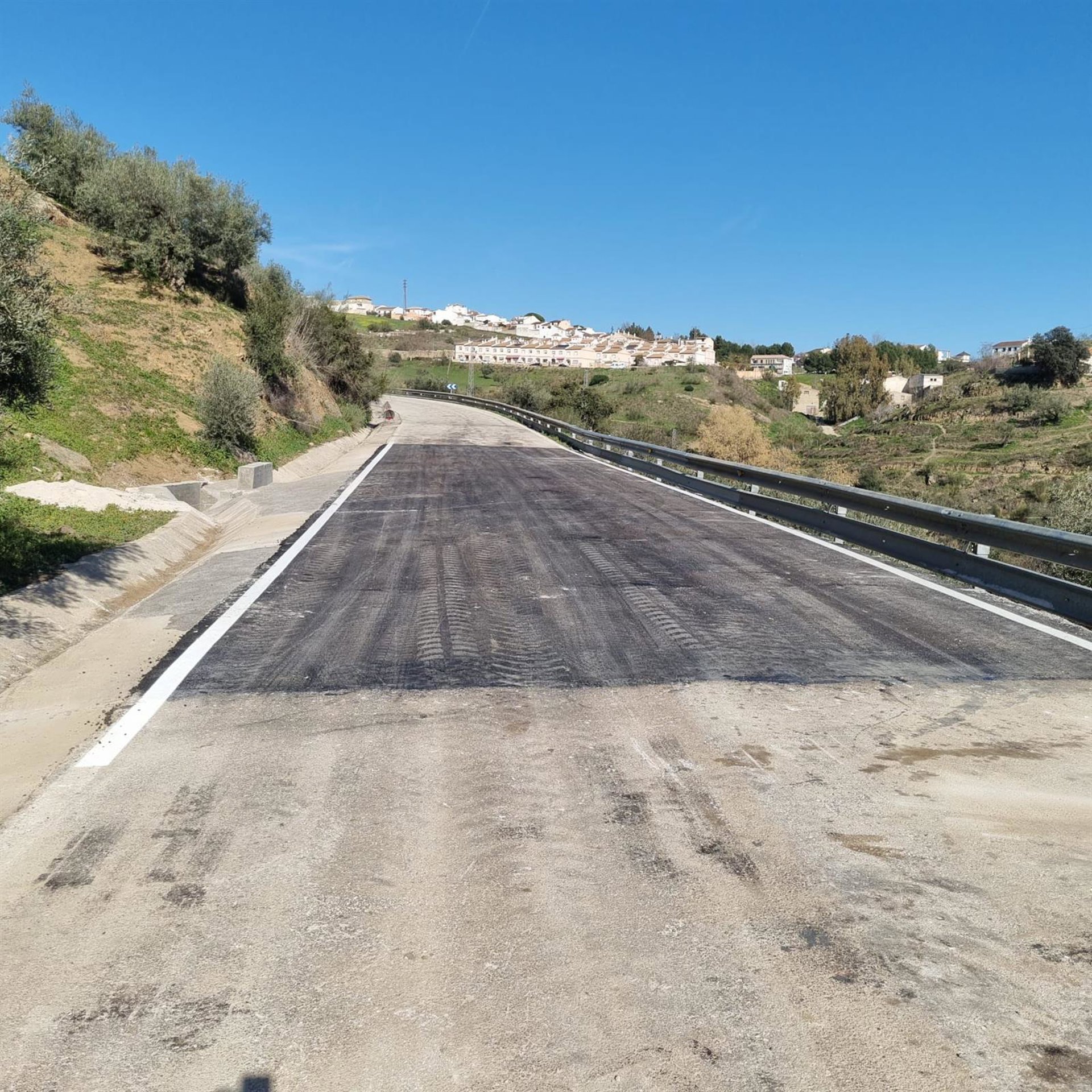 Reabierta al tráfico la MA-3102 en Colmenar y otras cuatro vías permanecen cortadas