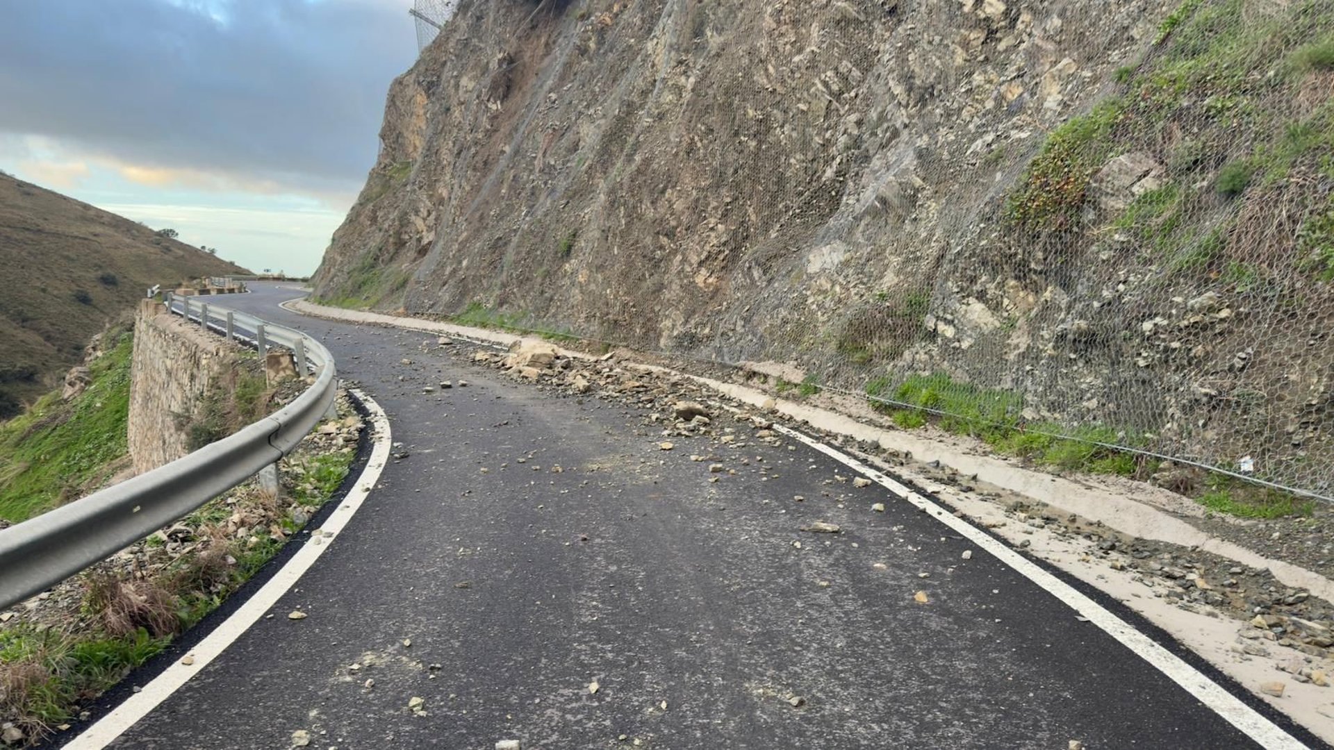 Reabierta al tráfico la carretera MA-4105 entre Canillas de Aceituno y Sedella