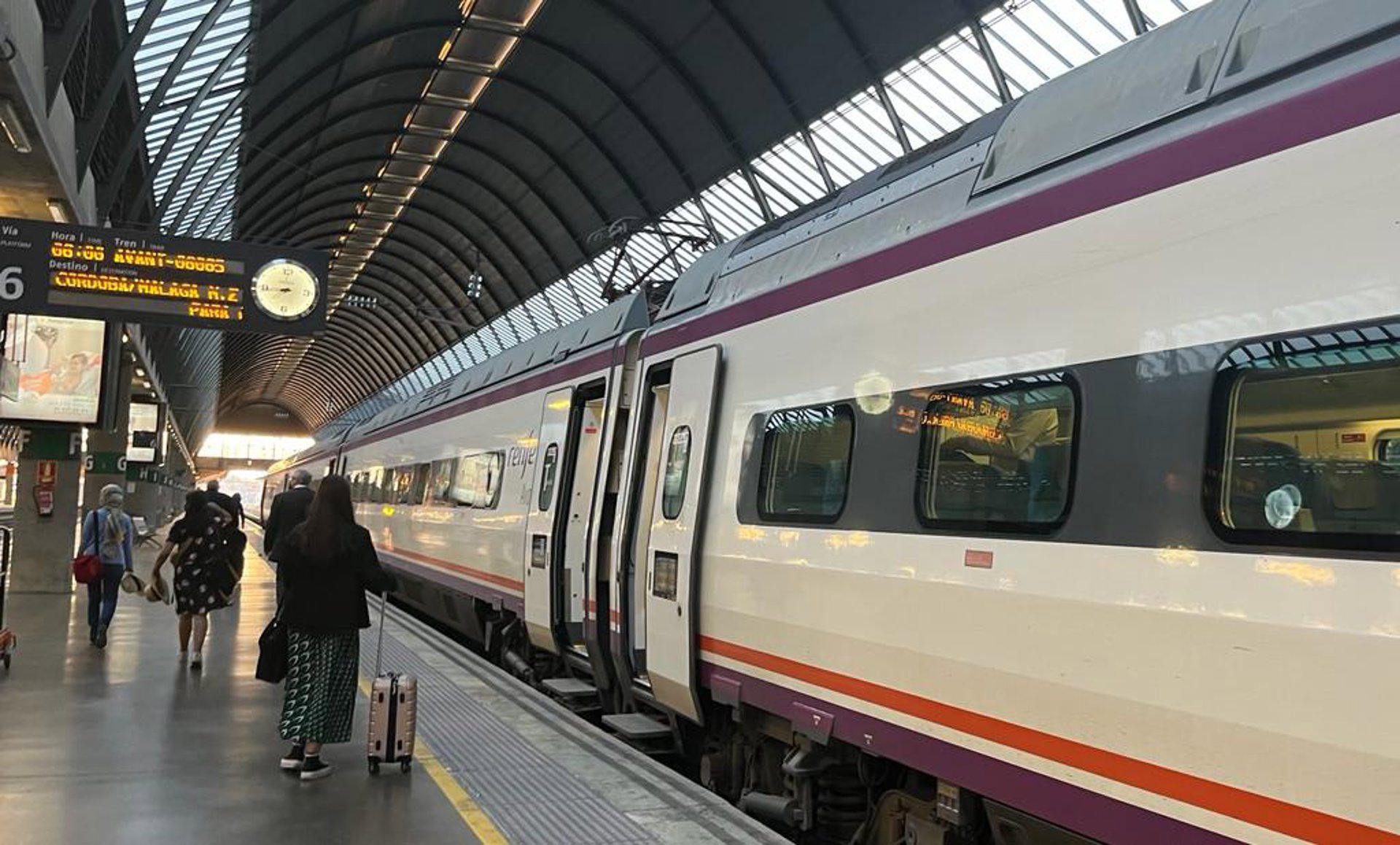 Renfe ajusta los horarios de los Avant Sevilla-Málaga con servicio alternativo de transporte