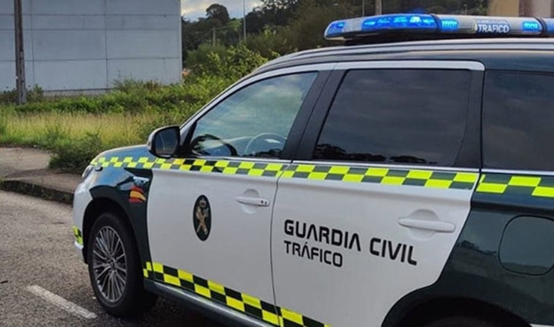 Un fallecido y dos heridos tras la colisión de dos turismos y una motocicleta en Mijas