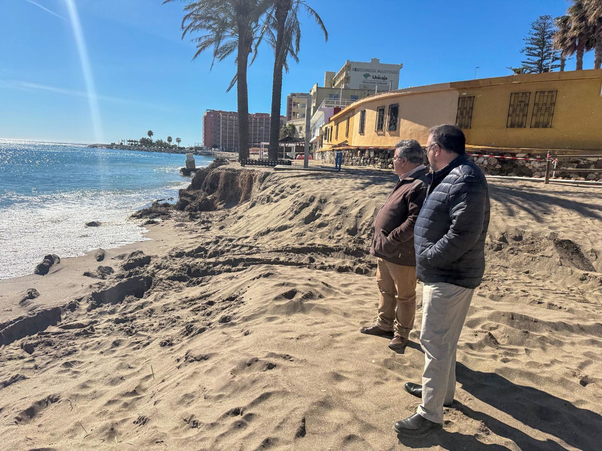 Vox critica en Torremolinos y Benalmádena el "derroche" de los aportes de arena y exige un plan integral