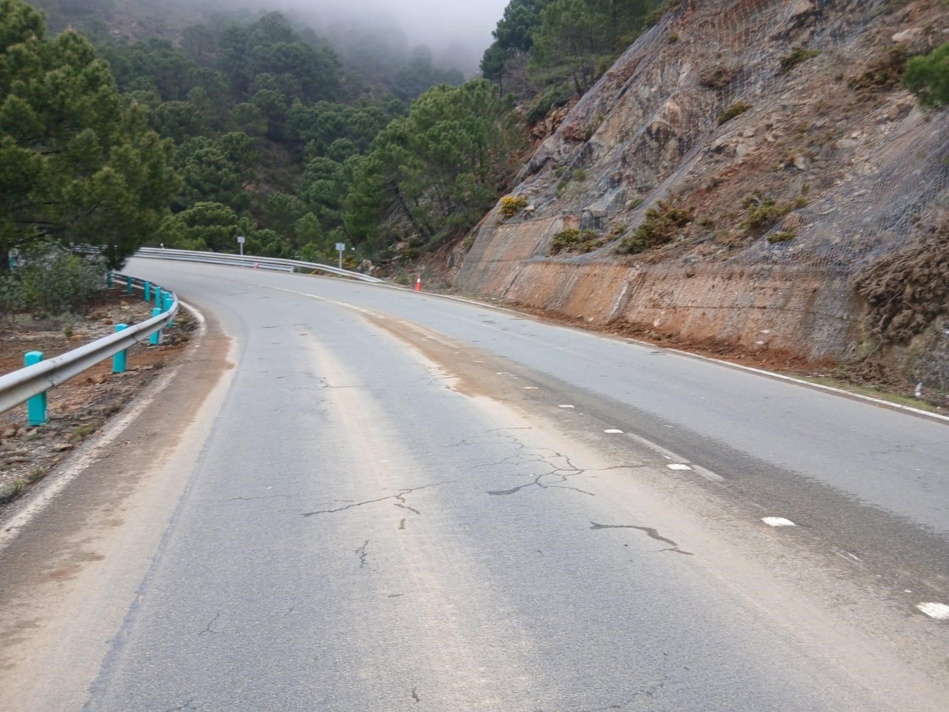 Abierta la carretera A-397 de Ronda-San Pedro, cortada tres horas por obras de mantenimiento