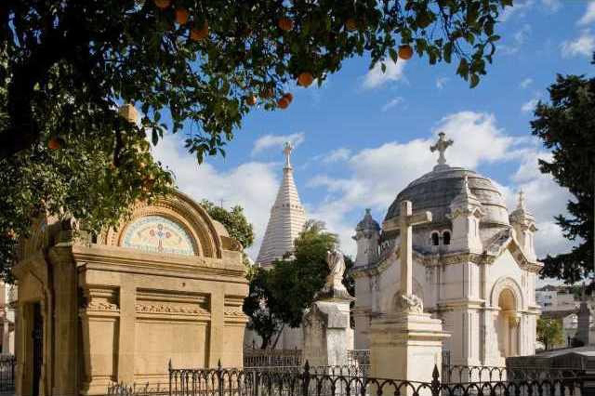El Ayuntamiento impulsa nuevas actuaciones para poner en valor el Cementerio Histórico de San Miguel