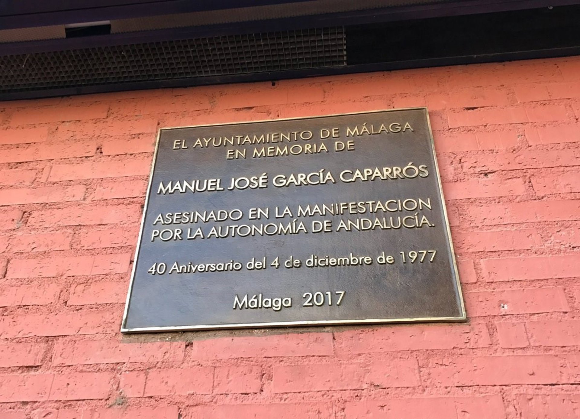 El Gobierno eleva a 250.000 euros la indemnización a la familia de García Caparrós como víctima de la represión