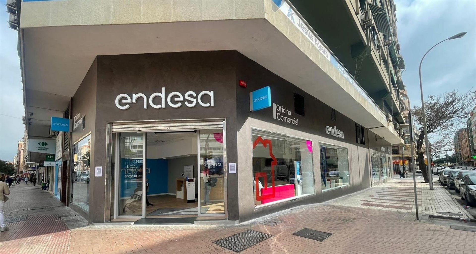 Endesa lanza por primera vez un cromo exclusivo de HolyCards que se podrá recoger en sus tiendas de Málaga