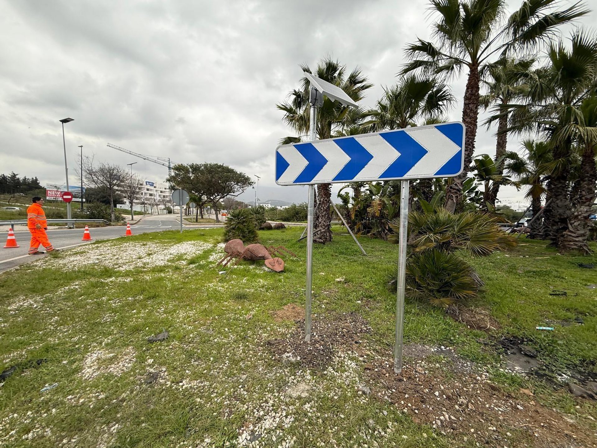 Estepona finaliza los trabajos de mejora en la seguridad de la rotonda de 'Las Hormigas' en la A-7