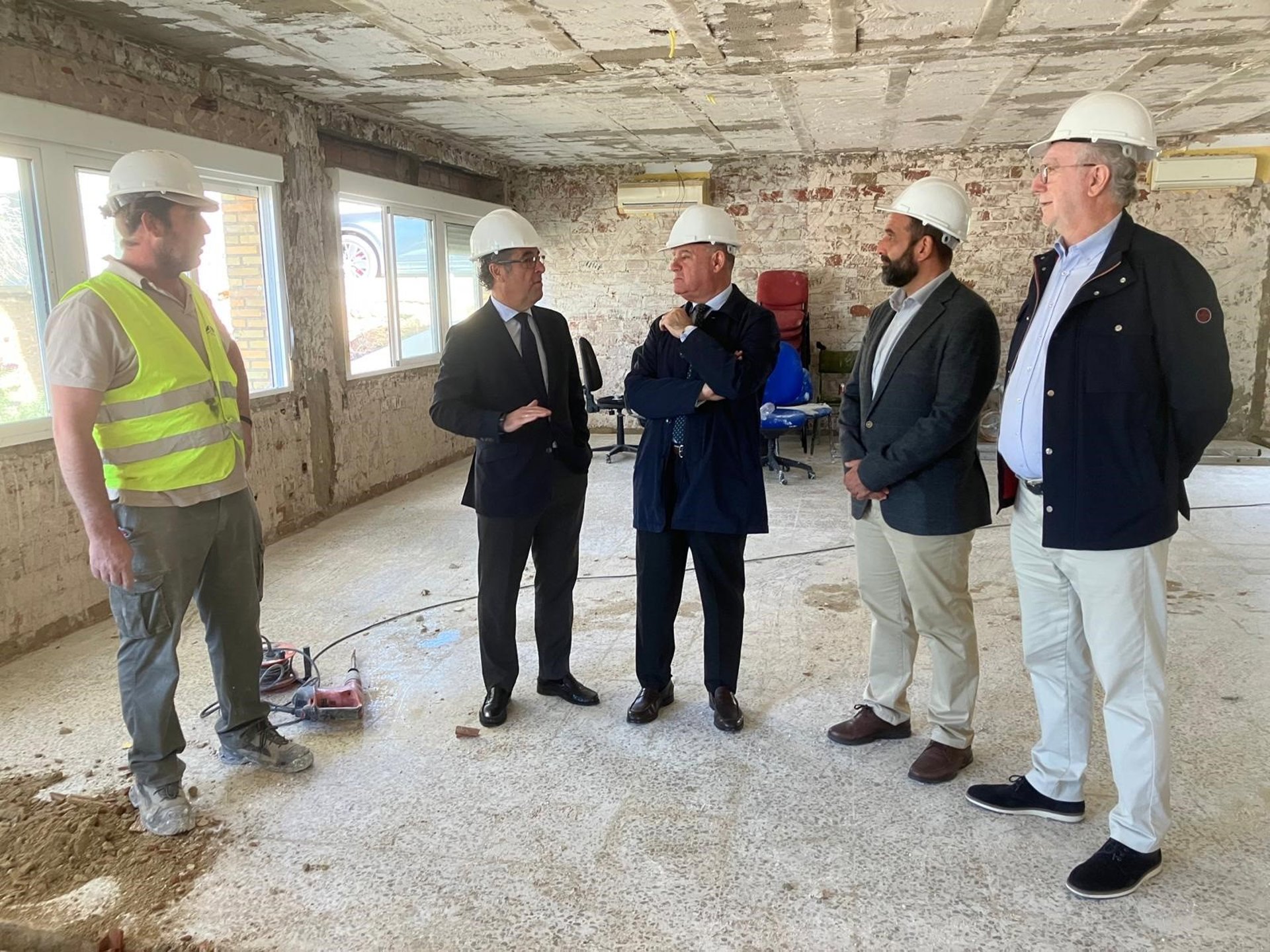 Iniciadas las obras de mejora de cubiertas en el CEP José Rodríguez Galán de Antequera