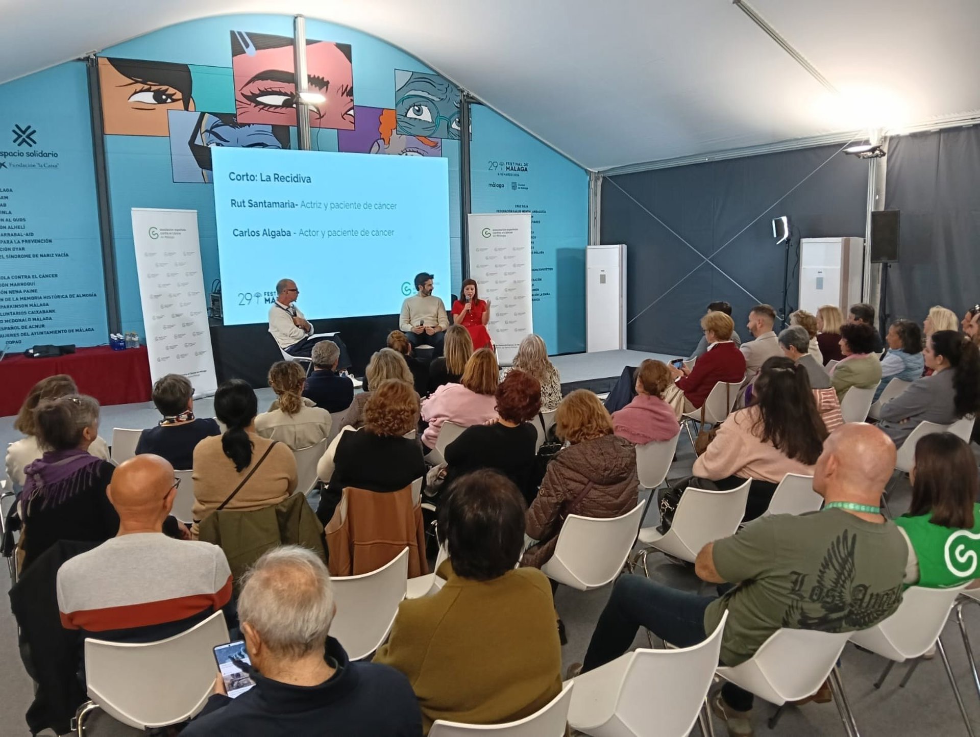 La AECC divulga cómo afrontar una rediciva en el Espacio Solidario del Festival de Málaga