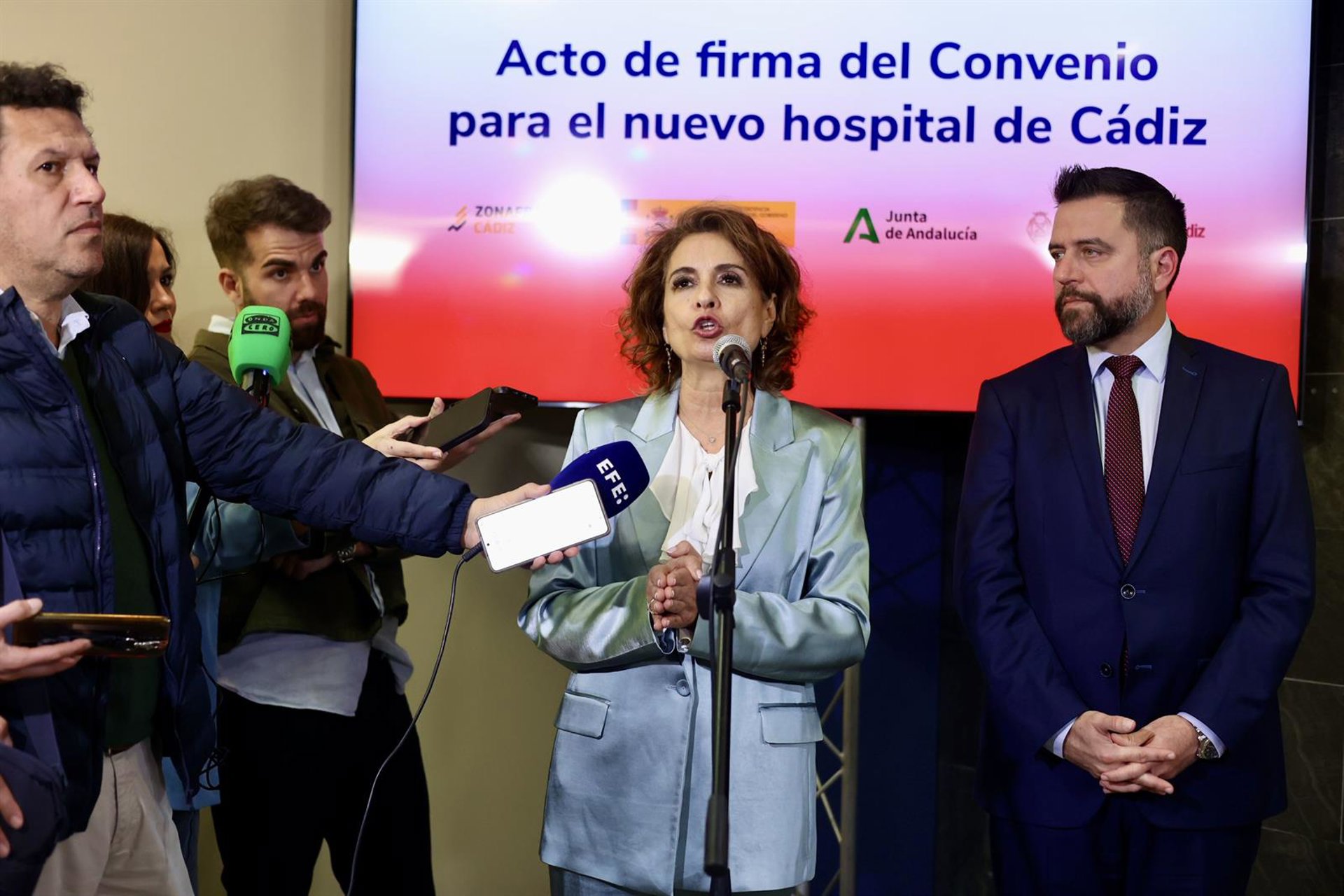 Montero apoya a Puente sobre AVE porque "la Junta mentía" con las pérdidas: "Lo más importante es la seguridad"
