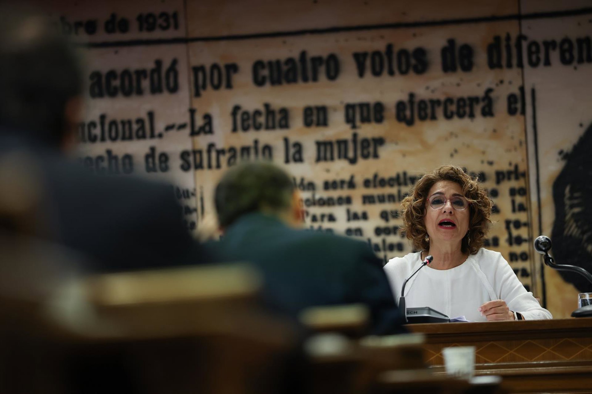 Montero destaca que va a "ahorrar 200 millones" a la Junta construyendo una desaladora de su "competencia"