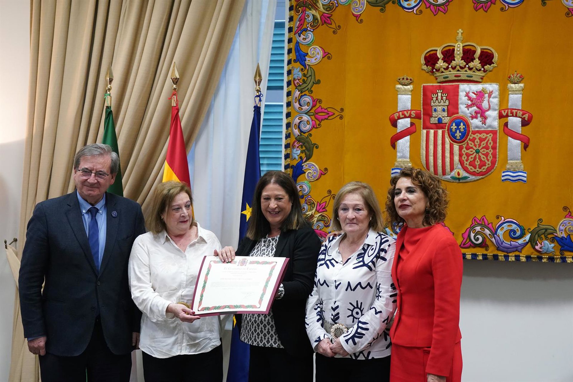 Montero valora que el Gobierno "reconoce" la deuda con Caparrós, "hace justicia y honra" su memoria