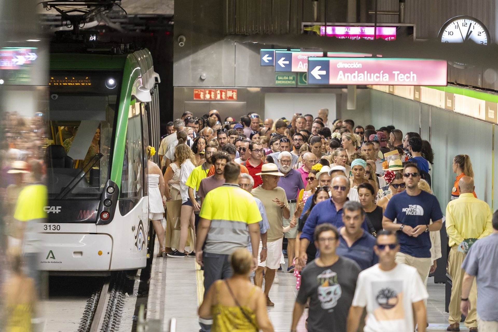 Primera jornada de huelga parcial en el metro con un seguimiento pleno entre conductores y operadores de línea