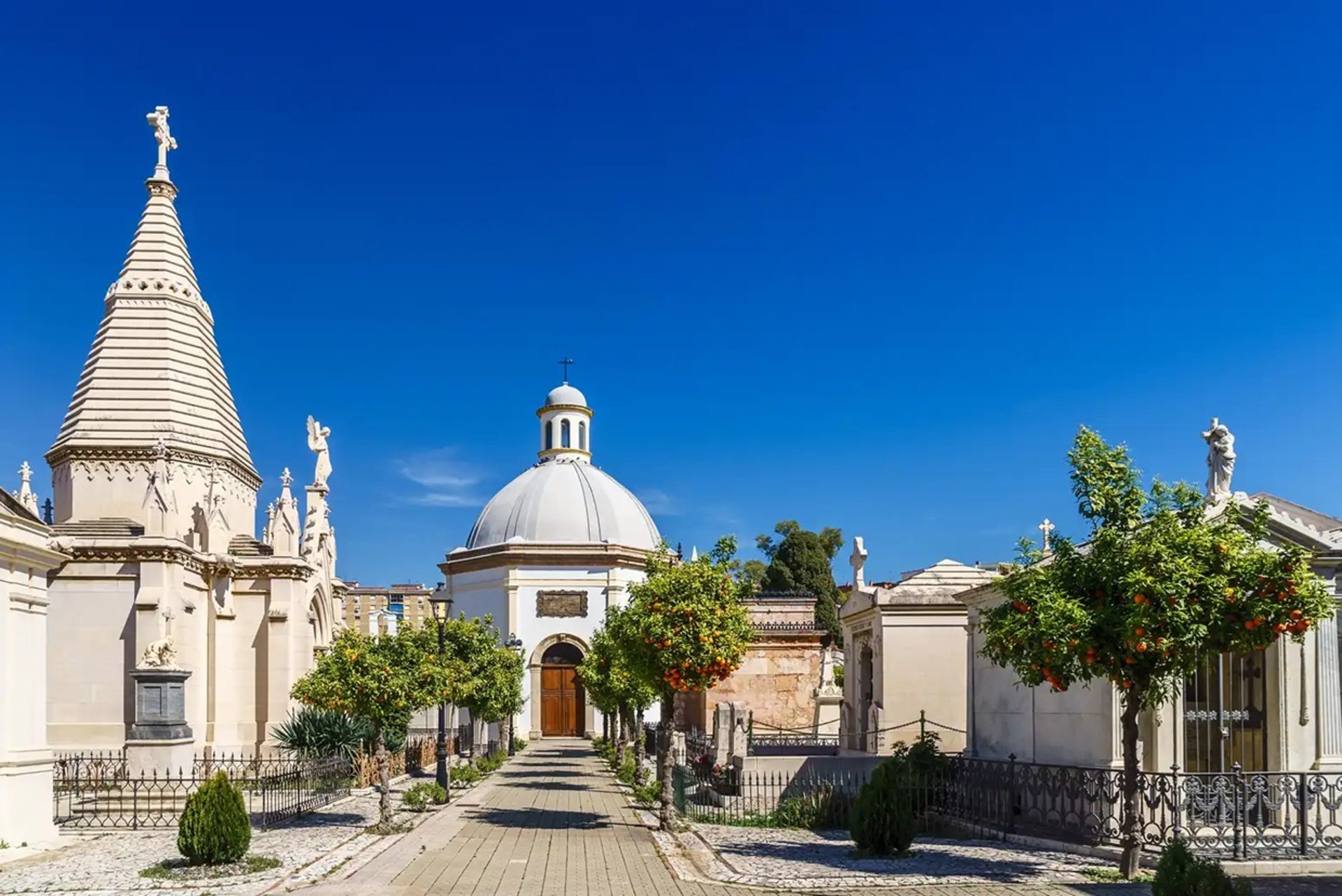 Publican licitación para rehabilitar el interior del panteón de la familia Heredia en el Cementerio San Miguel