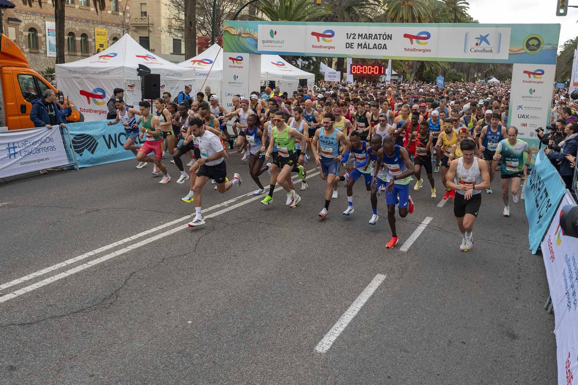 Vincent Kipkorir y Esther Chebet ganan la 35º TotalEnergies 1/2 Maratón de Málaga, que alcanzó 12.000 inscritos