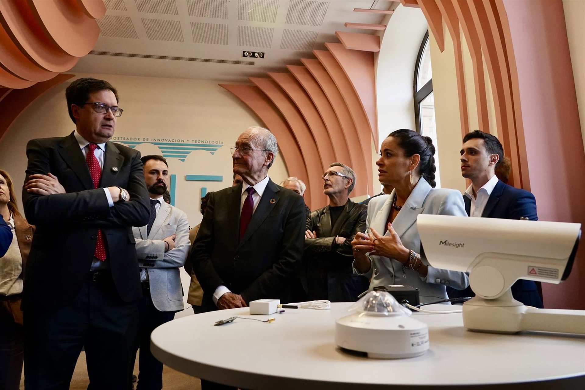 Óscar López dice que Gobierno prevé adjudicar contrato de obras para centro de semiconductores de IMEC en mayo