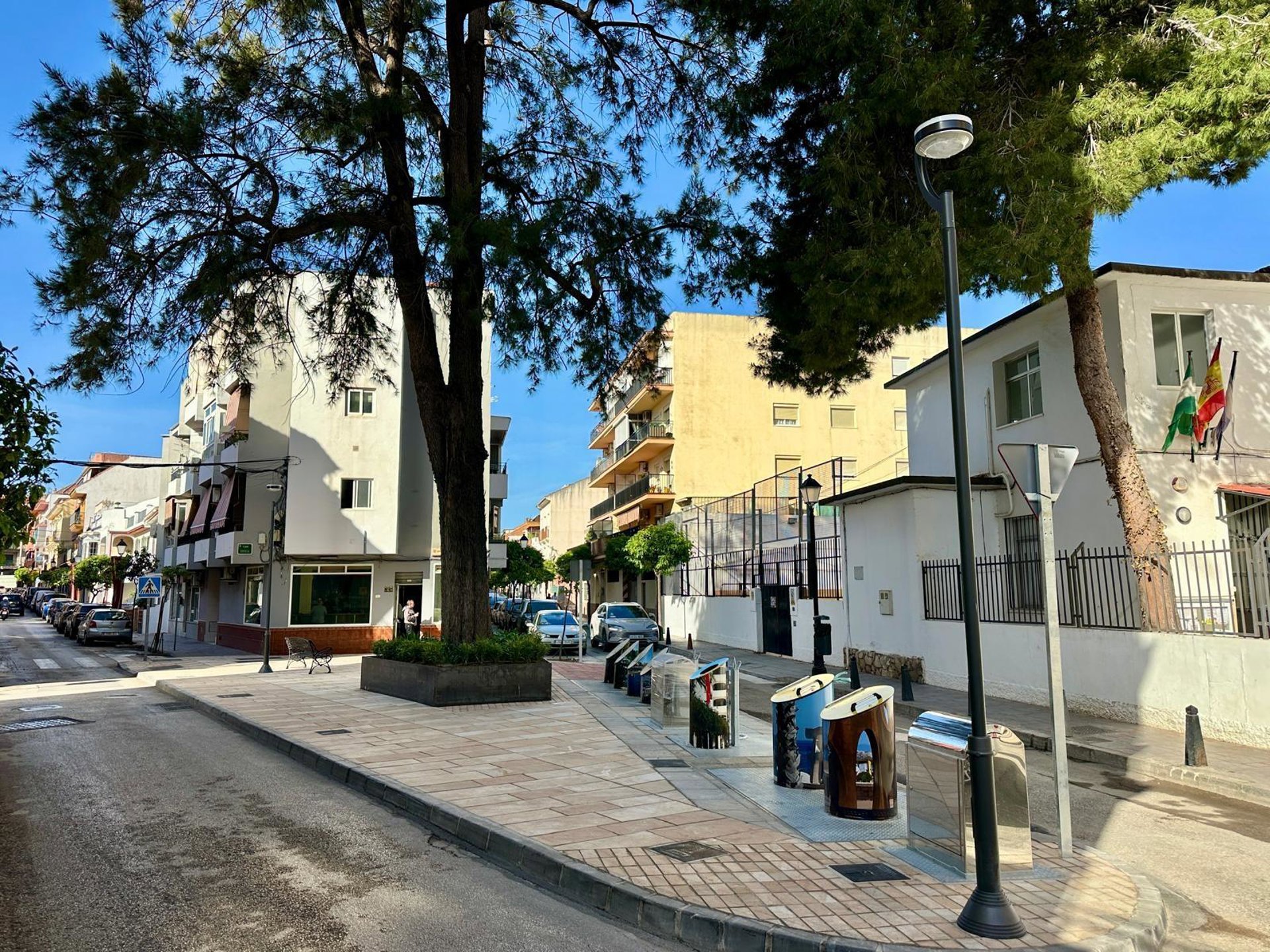 Fuengirola finaliza las obras de renovación de la plaza existente entre las calles Sevilla y San Salvador