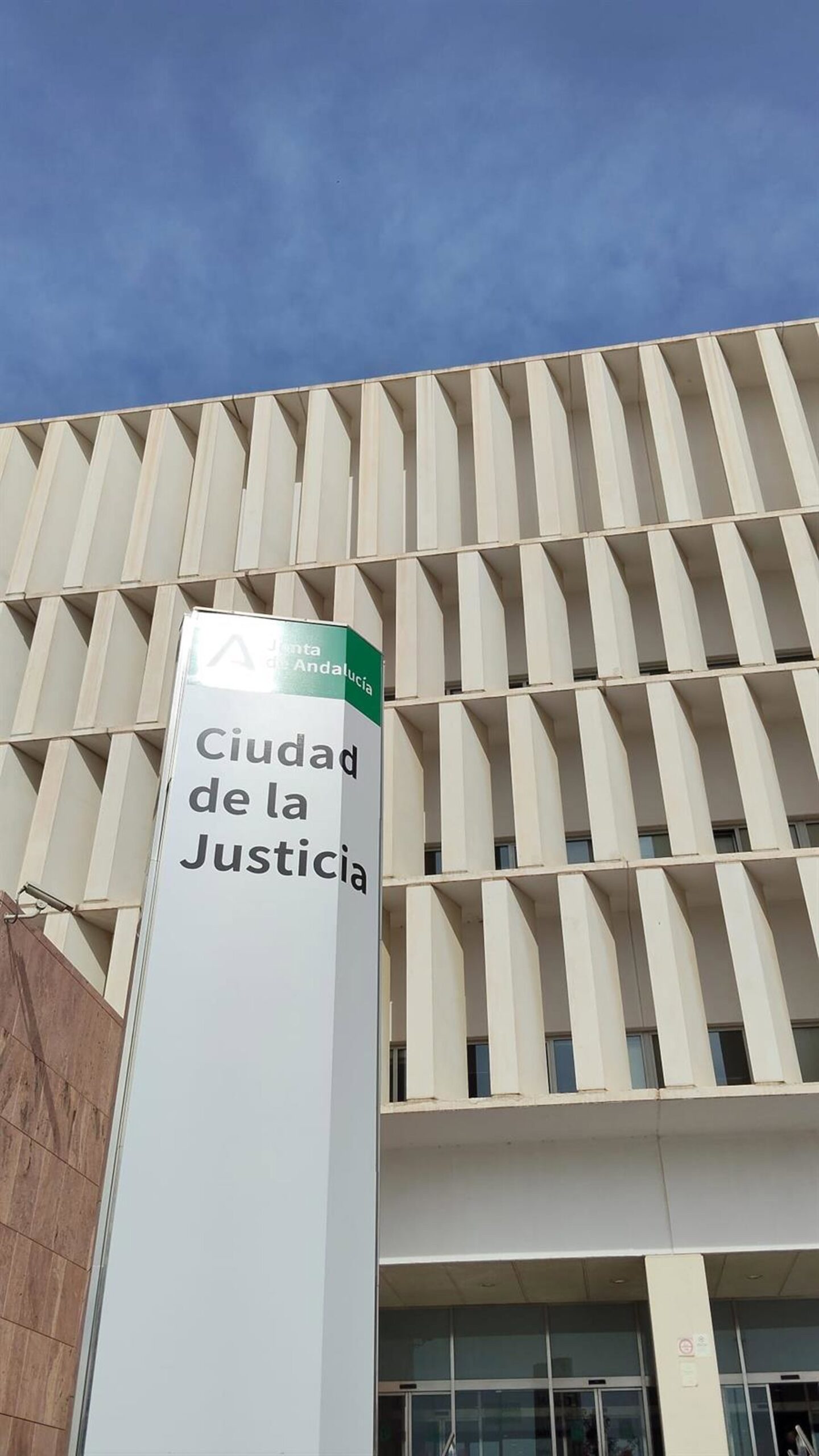 Juzgan a dos hombre por intentar matar a otro manipulando el coche para que tuviera un accidente