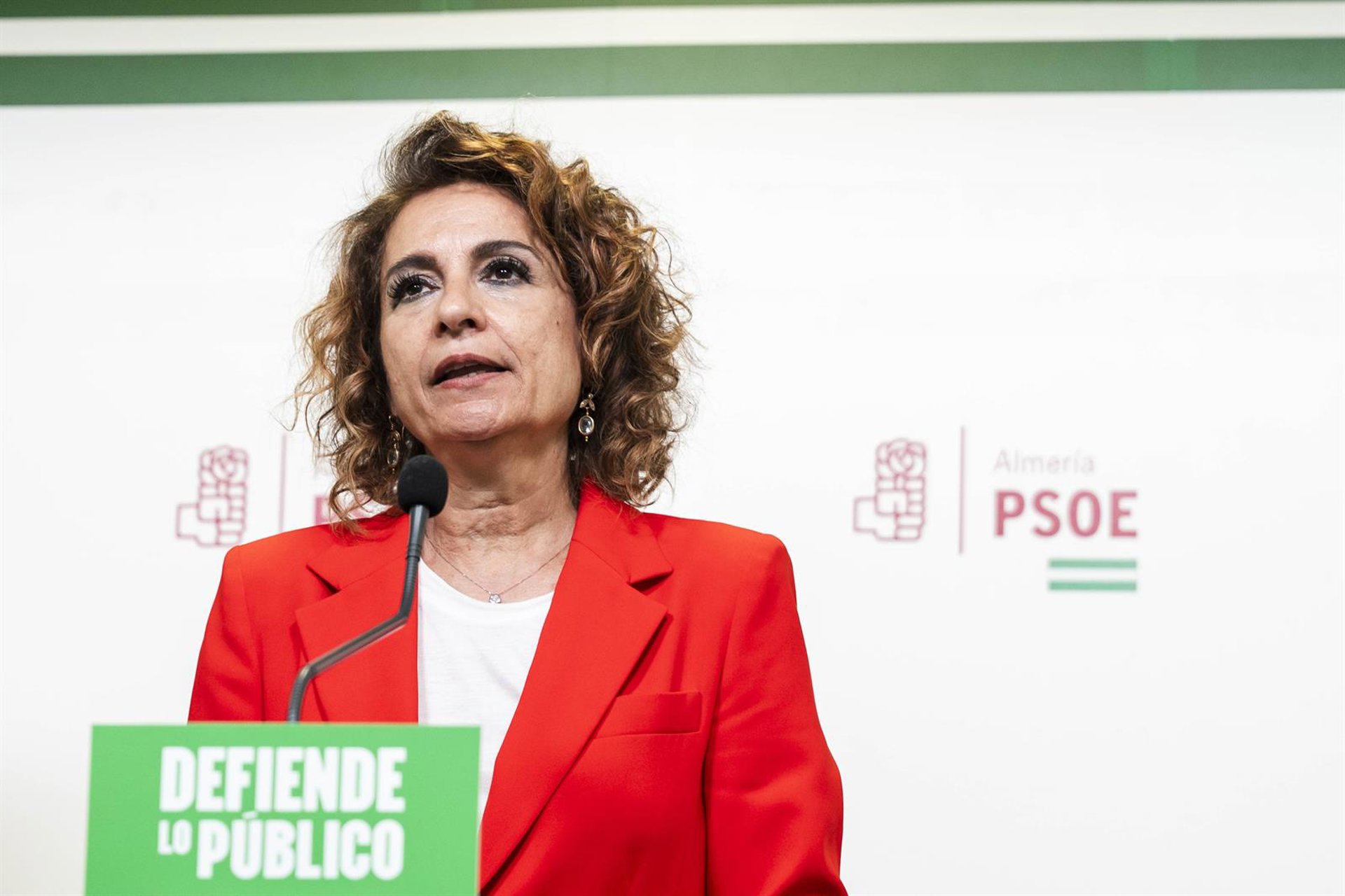 Montero alerta de que sanitarios del Costa del Sol "duermen en sus coches" por la "falta" de vivienda asequible