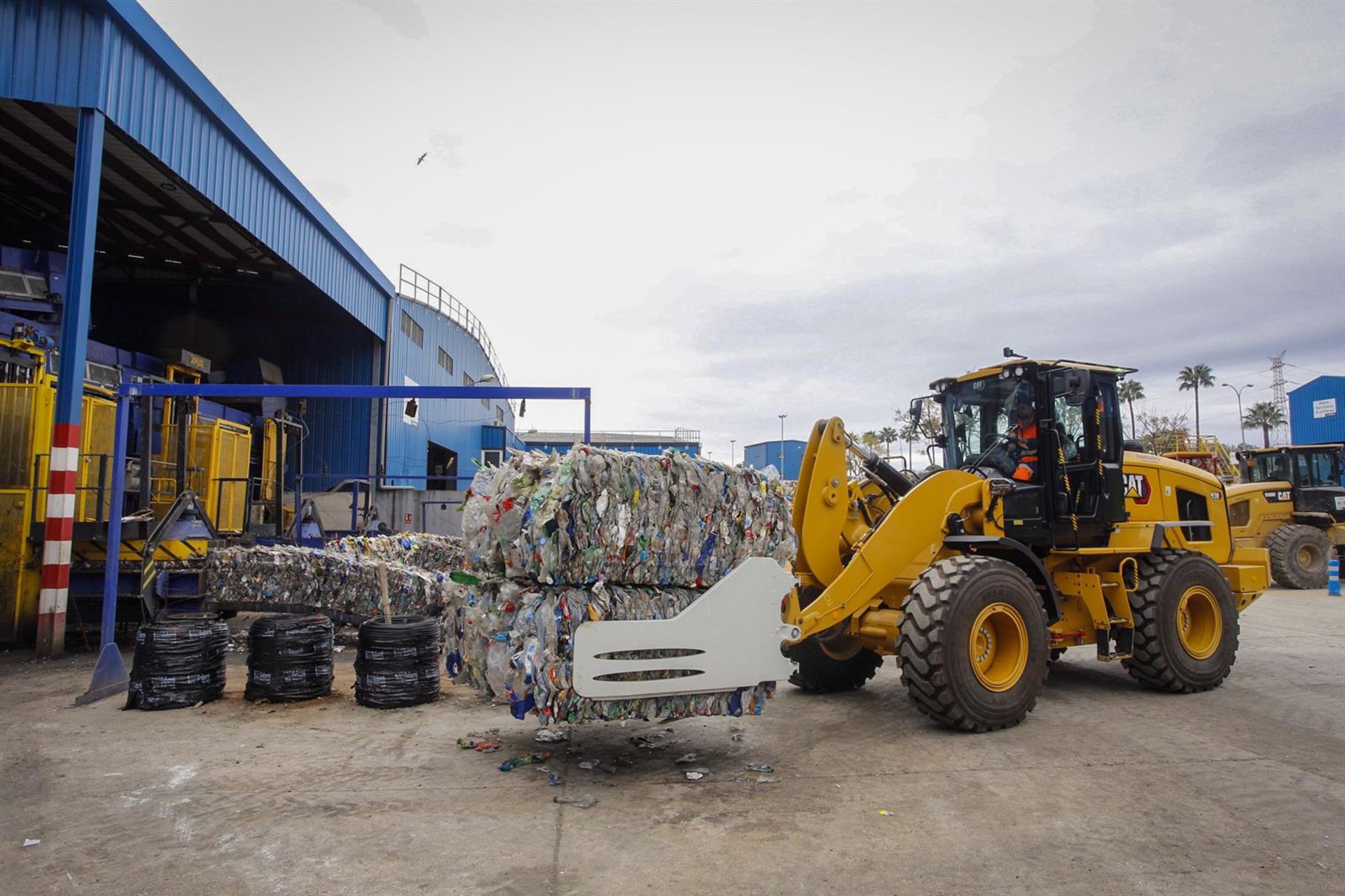 Vuelve a crecer la recogida selectiva de envases ligeros y papel-cartón en la Costa del Sol Occidental