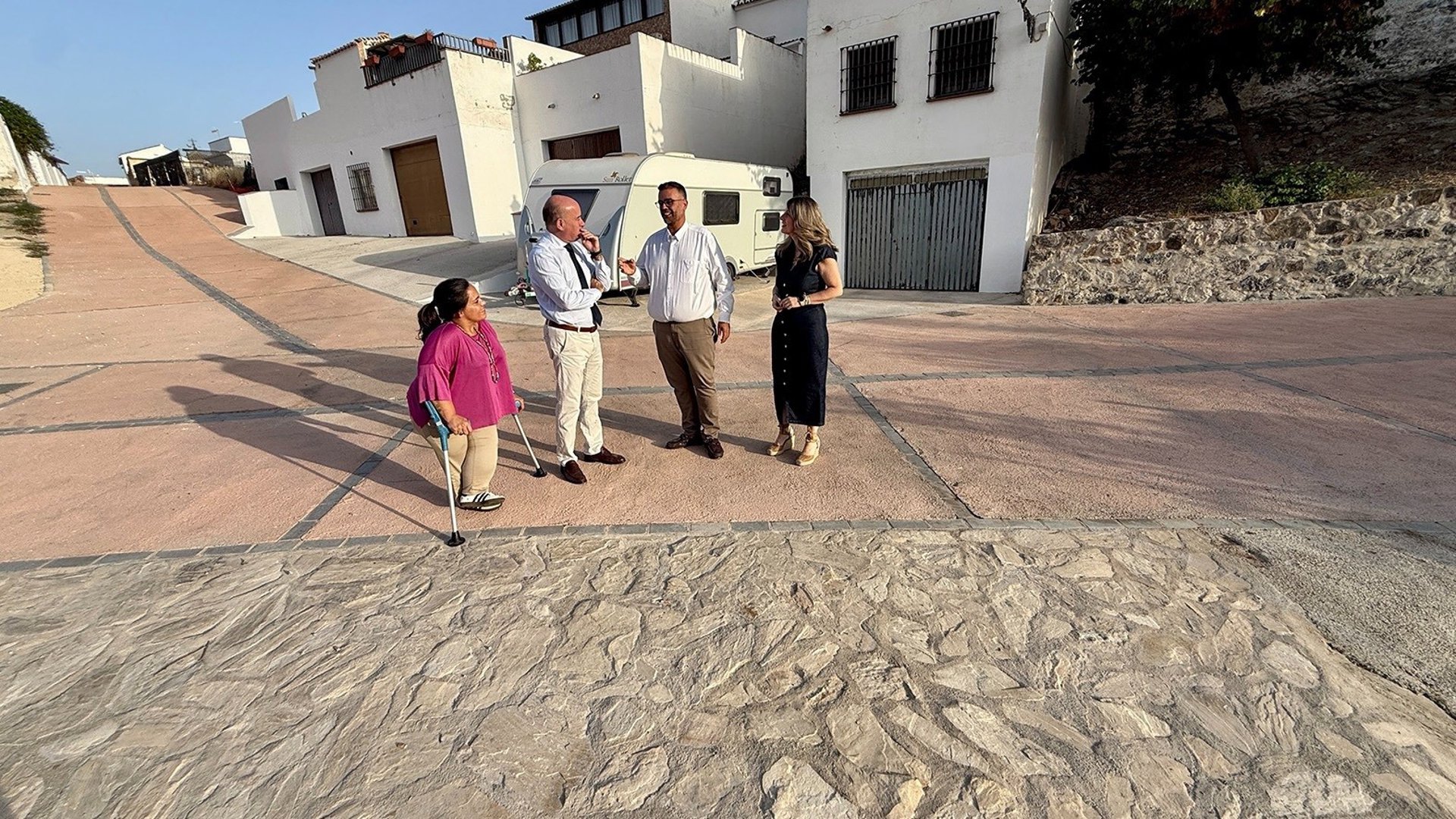 Antequera culmina la urbanización de la zona trasera de calle Málaga en Villanueva de Cauche a través del PFEA