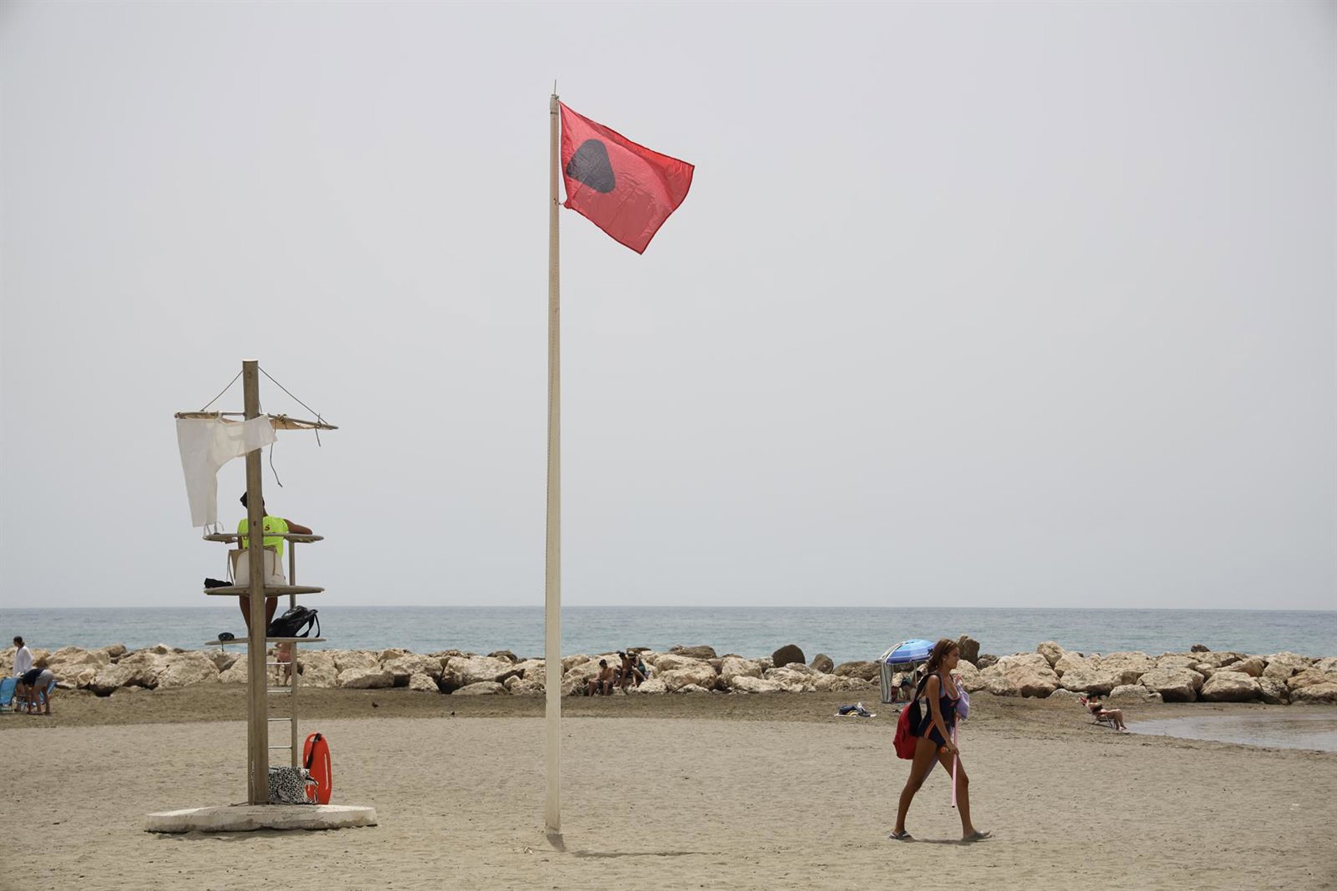 Bandera roja y cerrado al baño playas de San Julián, Guadalmar, La Misericordia, Sacaba, San Andrés y El Palo