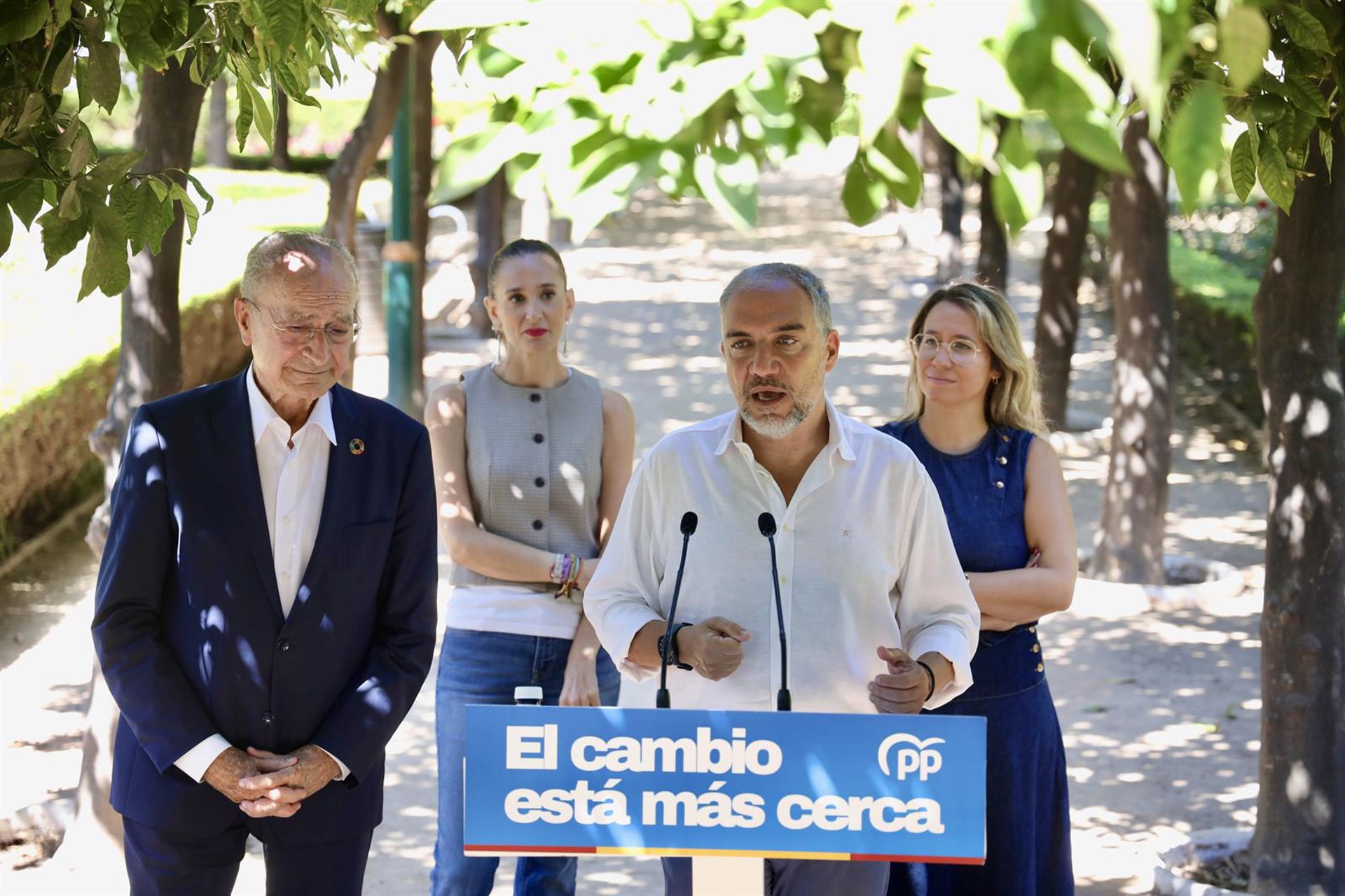 Bendodo contrapone el impulso del Ayuntamiento de Málaga a viviendas con "el bloqueo eléctrico" del Gobierno